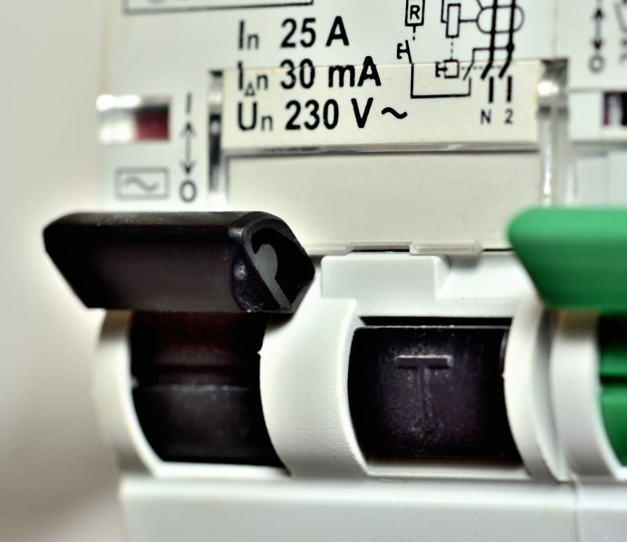 El diferencial superinmunizado Schneider y el magnetotérmico Schneider son vendidos en Cadenza Electric con precios rebajados