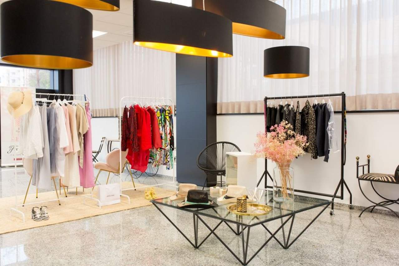 Las actrices españolas Eva Isanta y Andrea Duro visitan Ibiza Showroom by NM