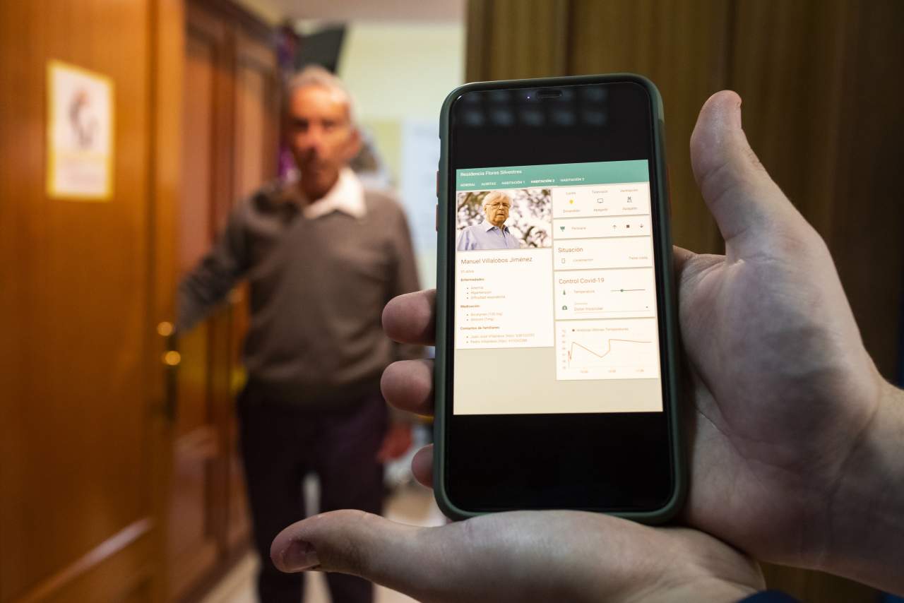 Indotem: dos emprendedores españoles crean un sistema de teleasistencia que garantiza la seguridad no invasiva de los mayores