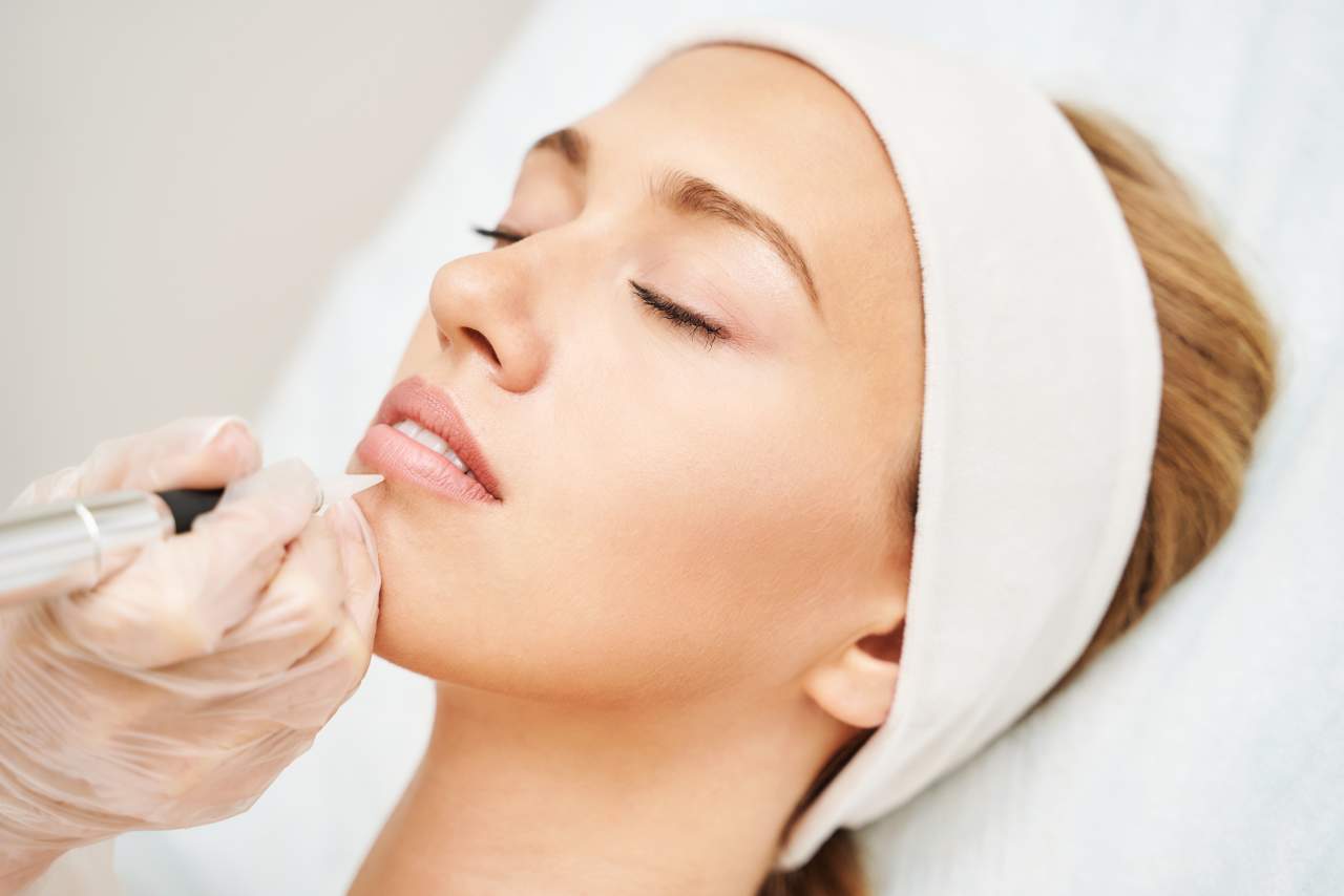Técnicas avanzadas en belleza: micropigmentación de labios Madrid en Distrito Wellness Concept