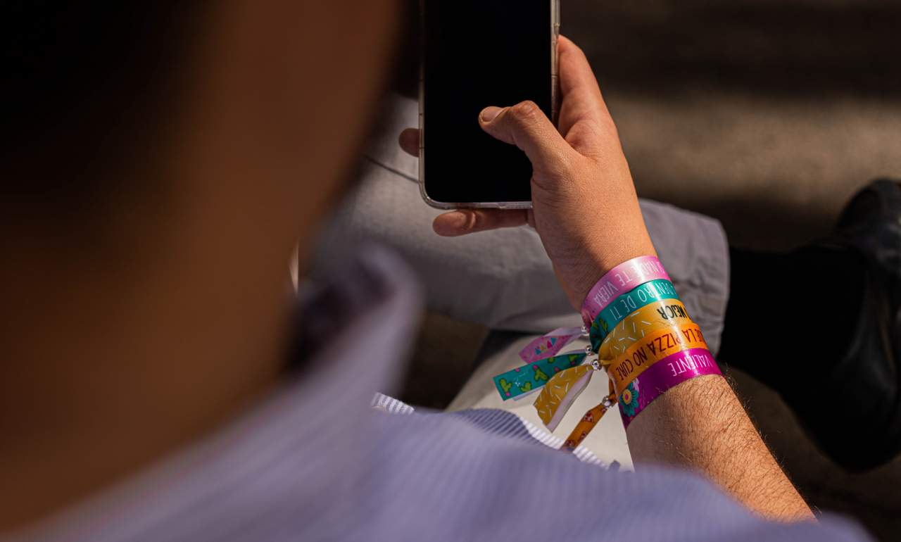 Pulsera de tela personalizada: el complemento único de Tarja73