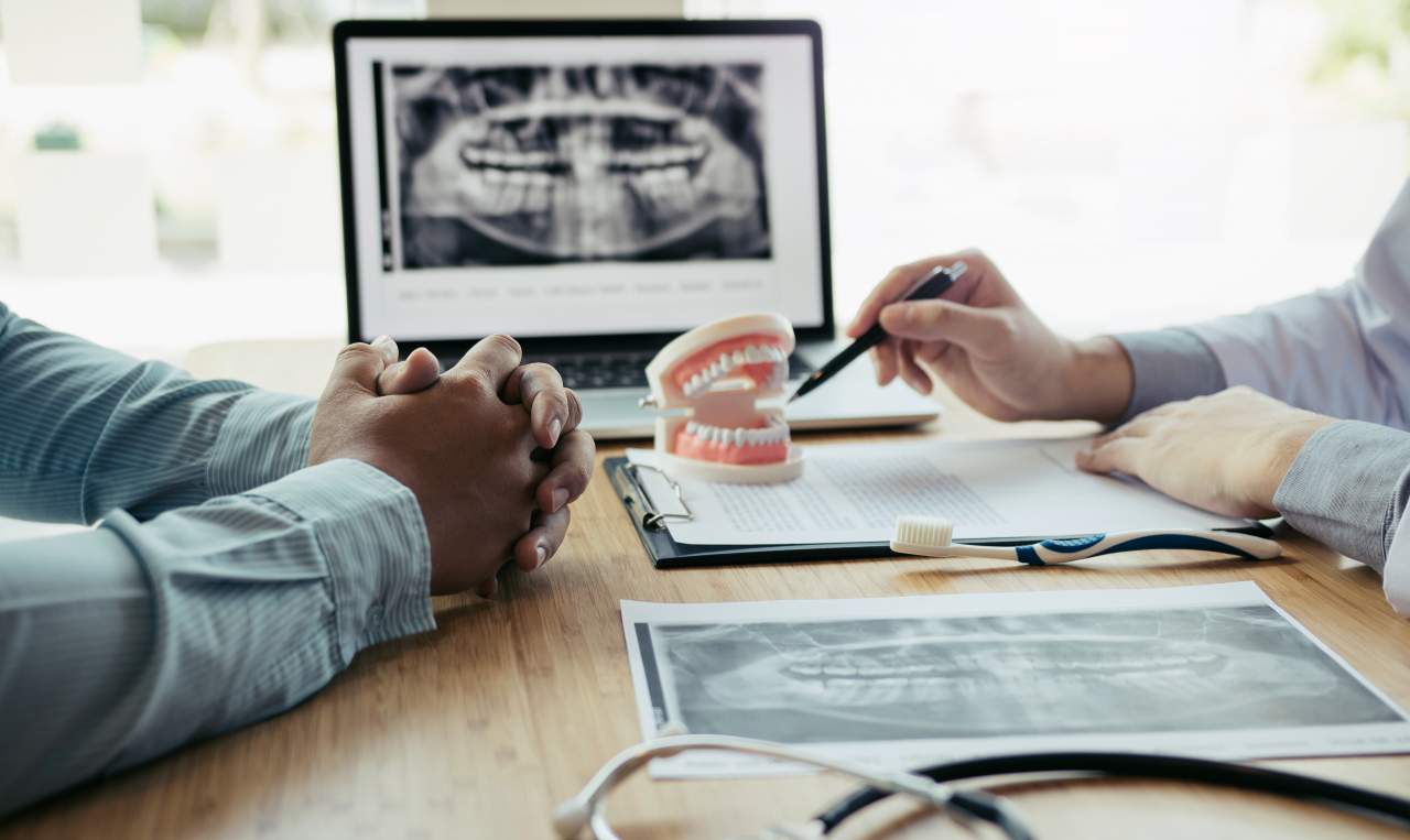 Recomiendación del uso de la mejor calidad en implantes por parte de los dentistas de la Clínica Helident Sevilla