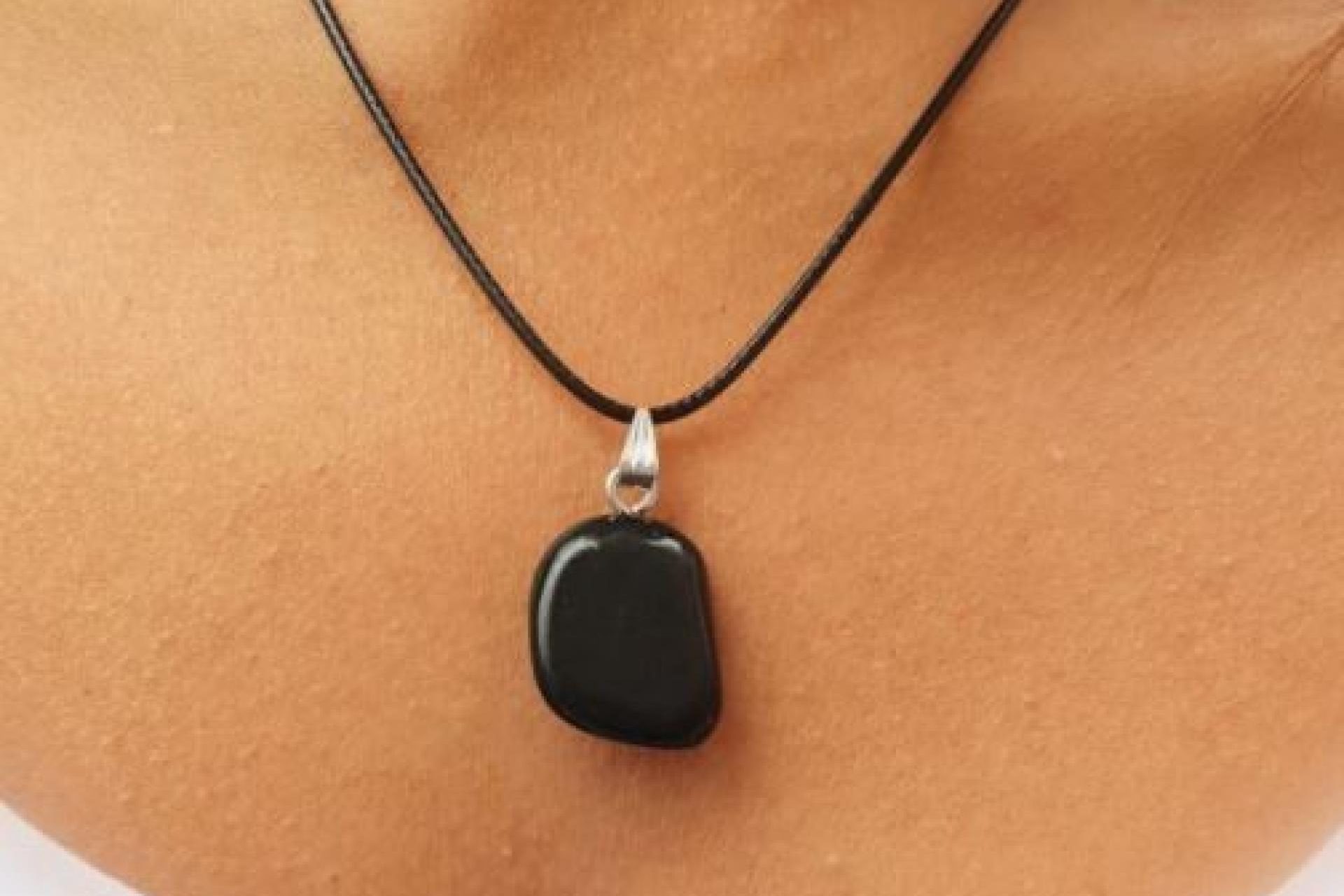 Tierra de Gemas, la reconocida tienda de minerales online donde encontrar un extenso catálogo de colgantes de piedras