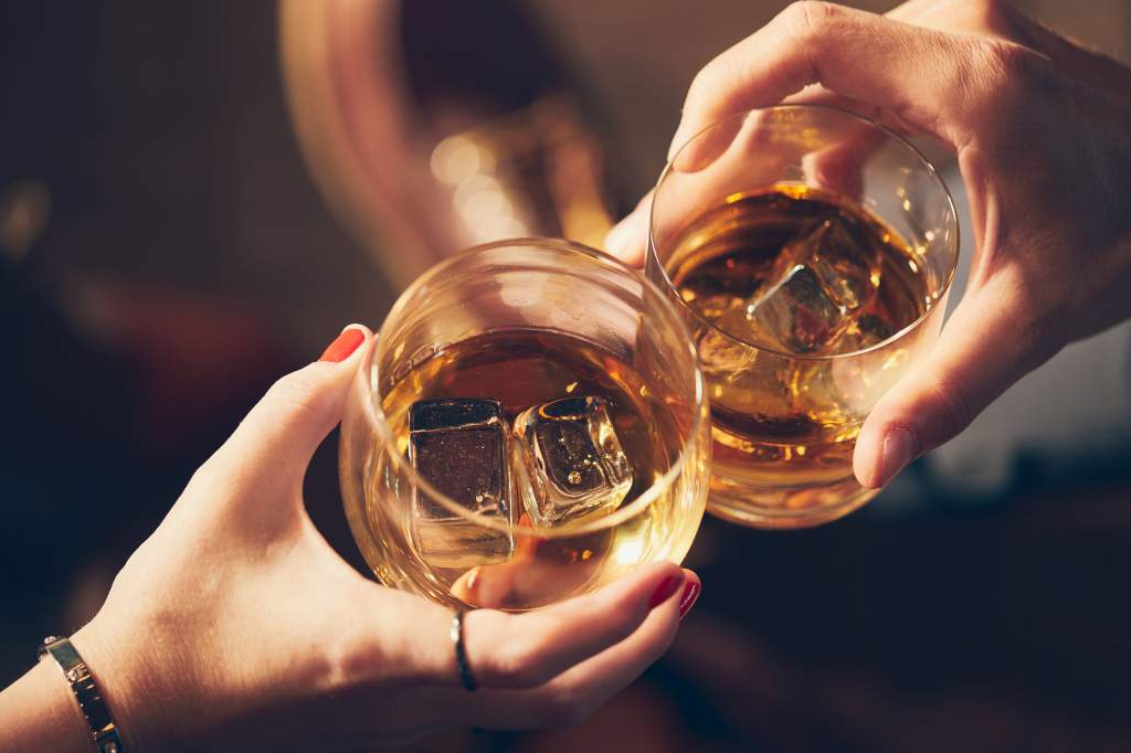 Tú Pones el Vaso ofrece el Whisky Dimple, una de las bebidas más buscadas en Internet durante el año 2020