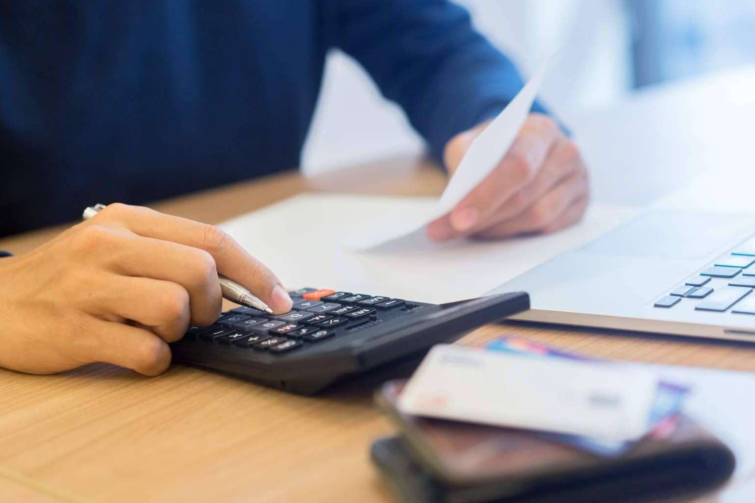 ¿Cómo funciona y cómo tributa la dación en pago?, por Ferox ADV