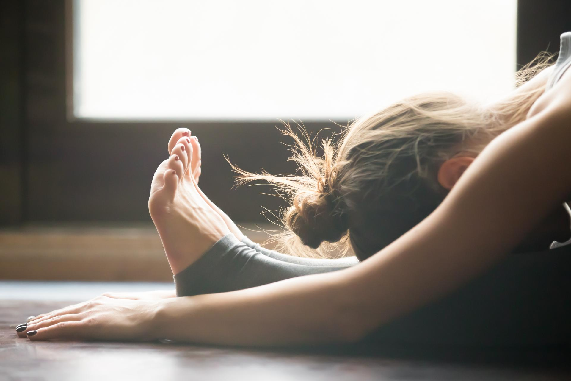 Practicar yoga online en la Escuela de Yoga Nazaret Hermida