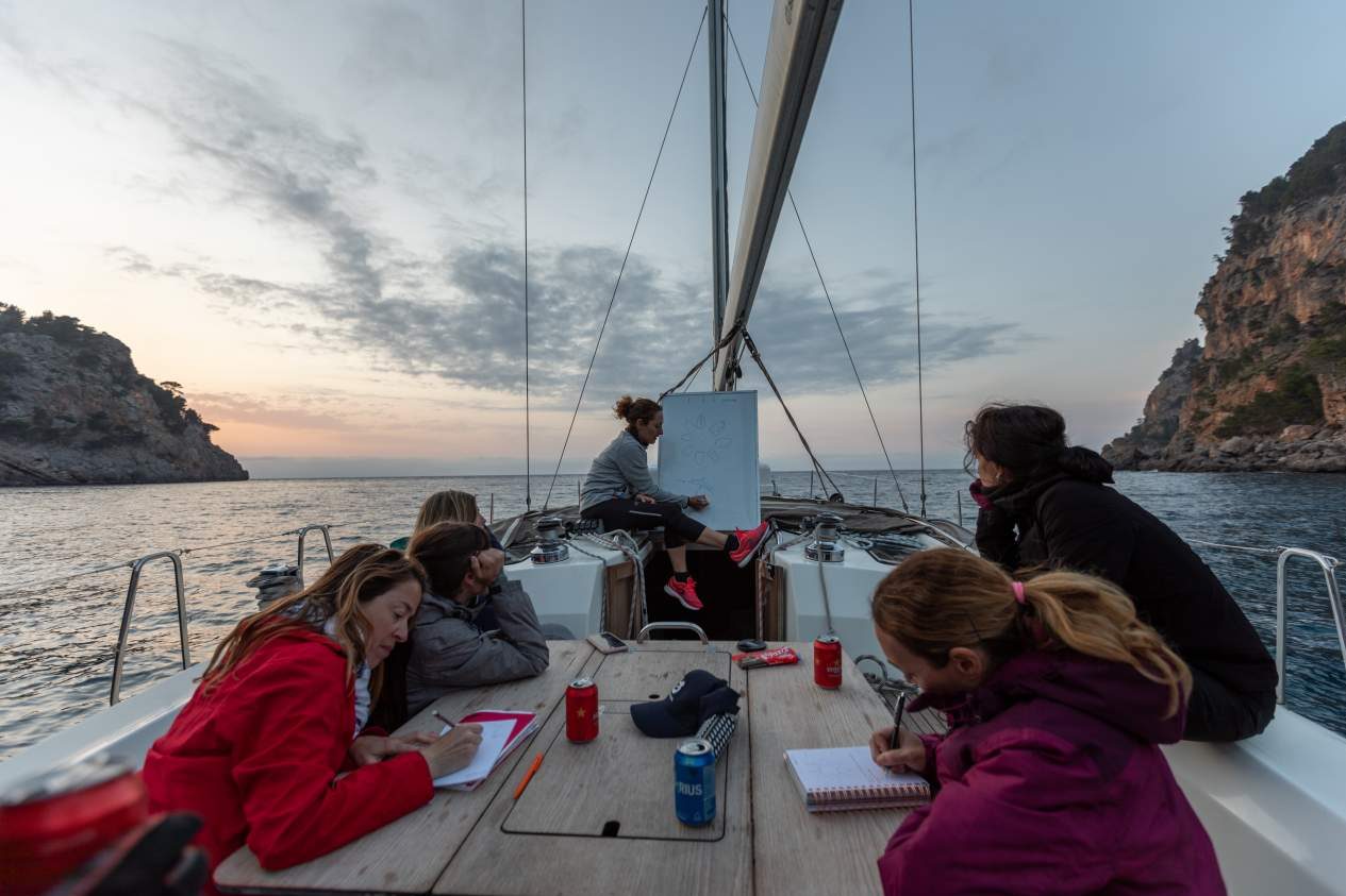 Alamar Sailing expone el porqué de la iniciativa para mujeres navegar a vela