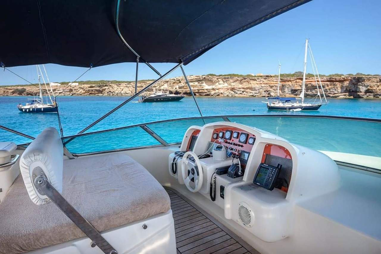 Dónde y cómo alquilar un barco en Alicante con la empresa Sur la Mer, especializada en alquiler de embarcaciones