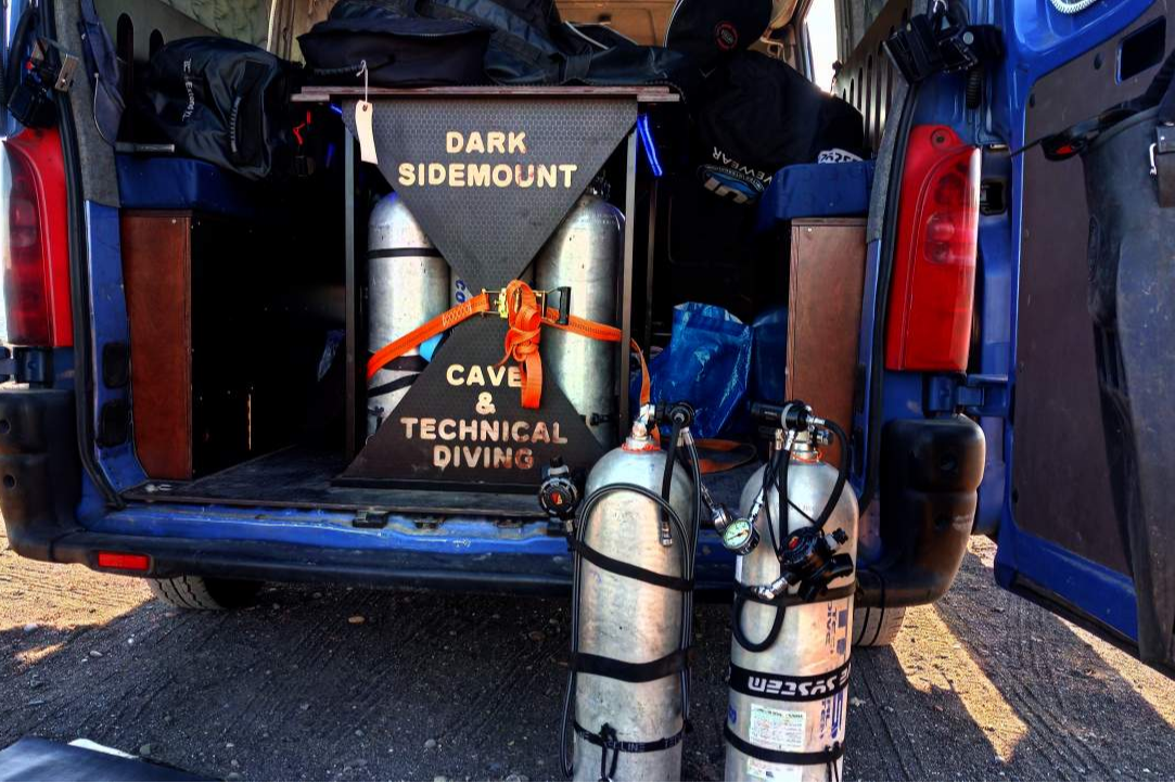 El buceo técnico y su auge en España: el centro Dark Sidemount