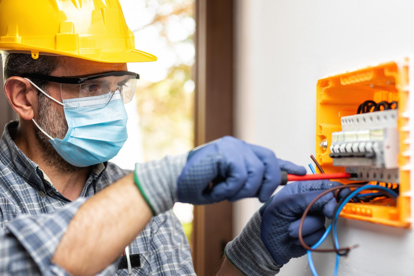 Trabajo Autónomos: encontrar electricistas en Zaragoza ahora es más sencillo