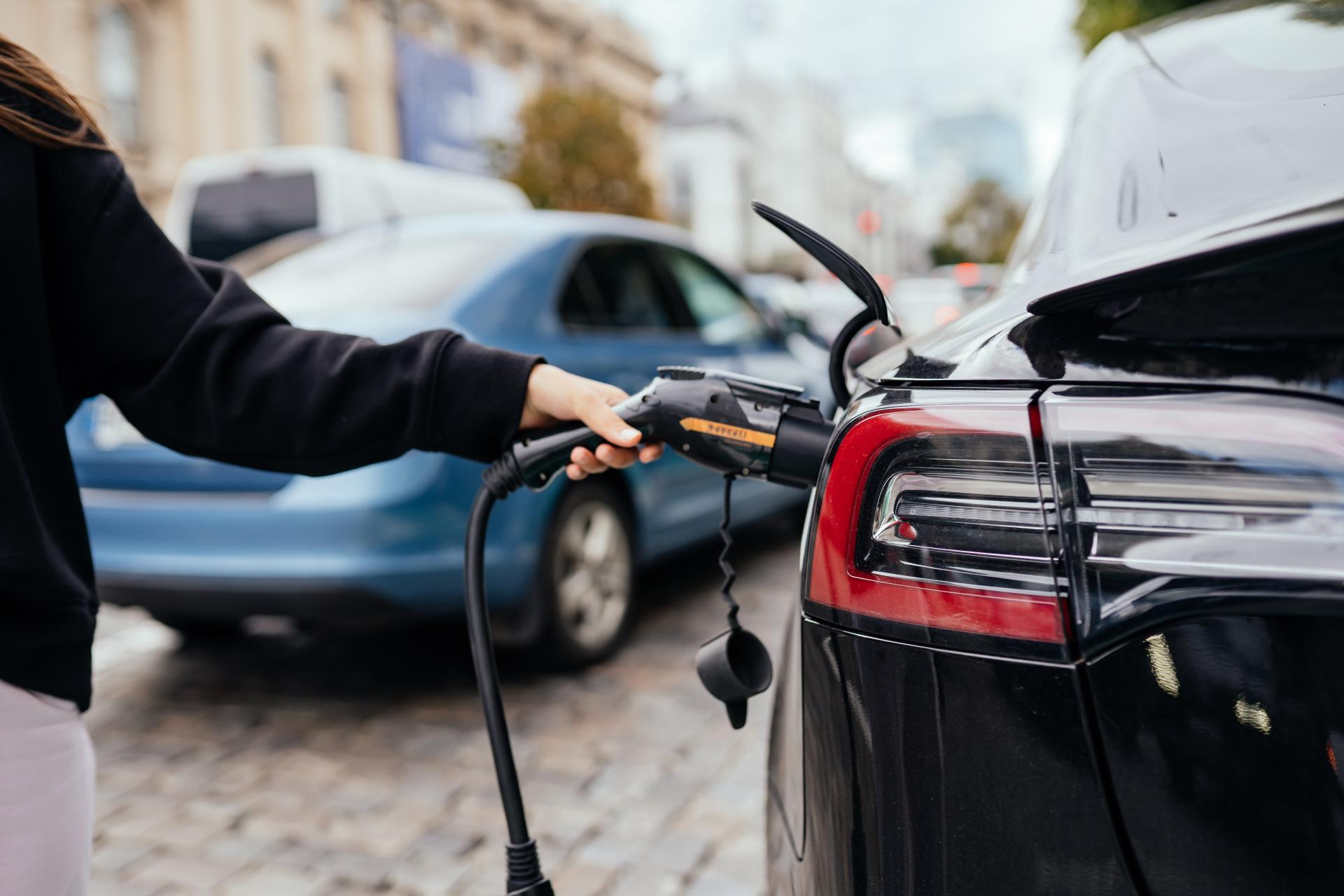 ¿Dónde encontrar vehículos de ocasión, como Tesla de segunda mano? SF Motor Premium
