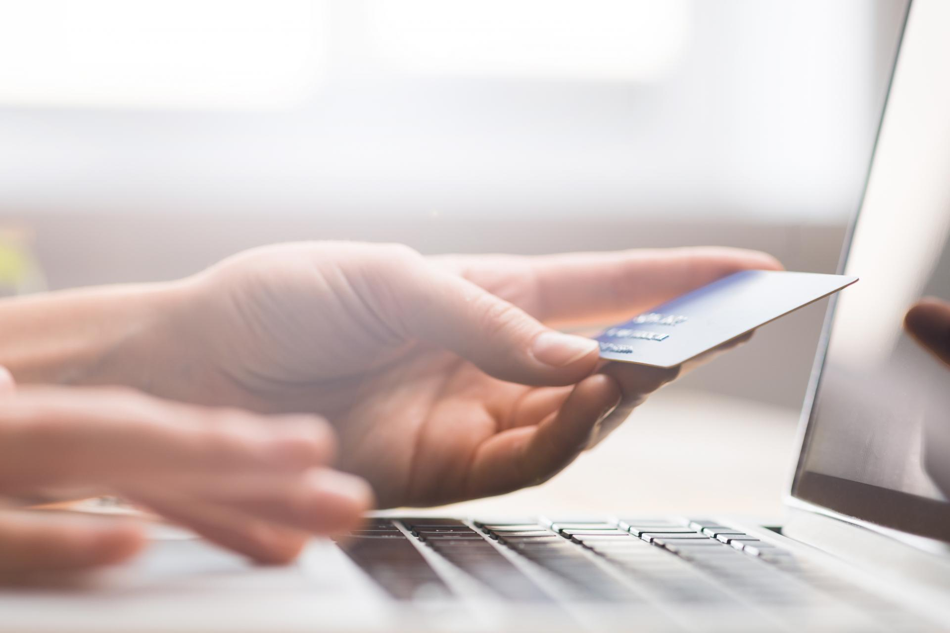 Anular una tarjeta de crédito. ¿Es posible? Las explicaciones de Víctimas del Crédito