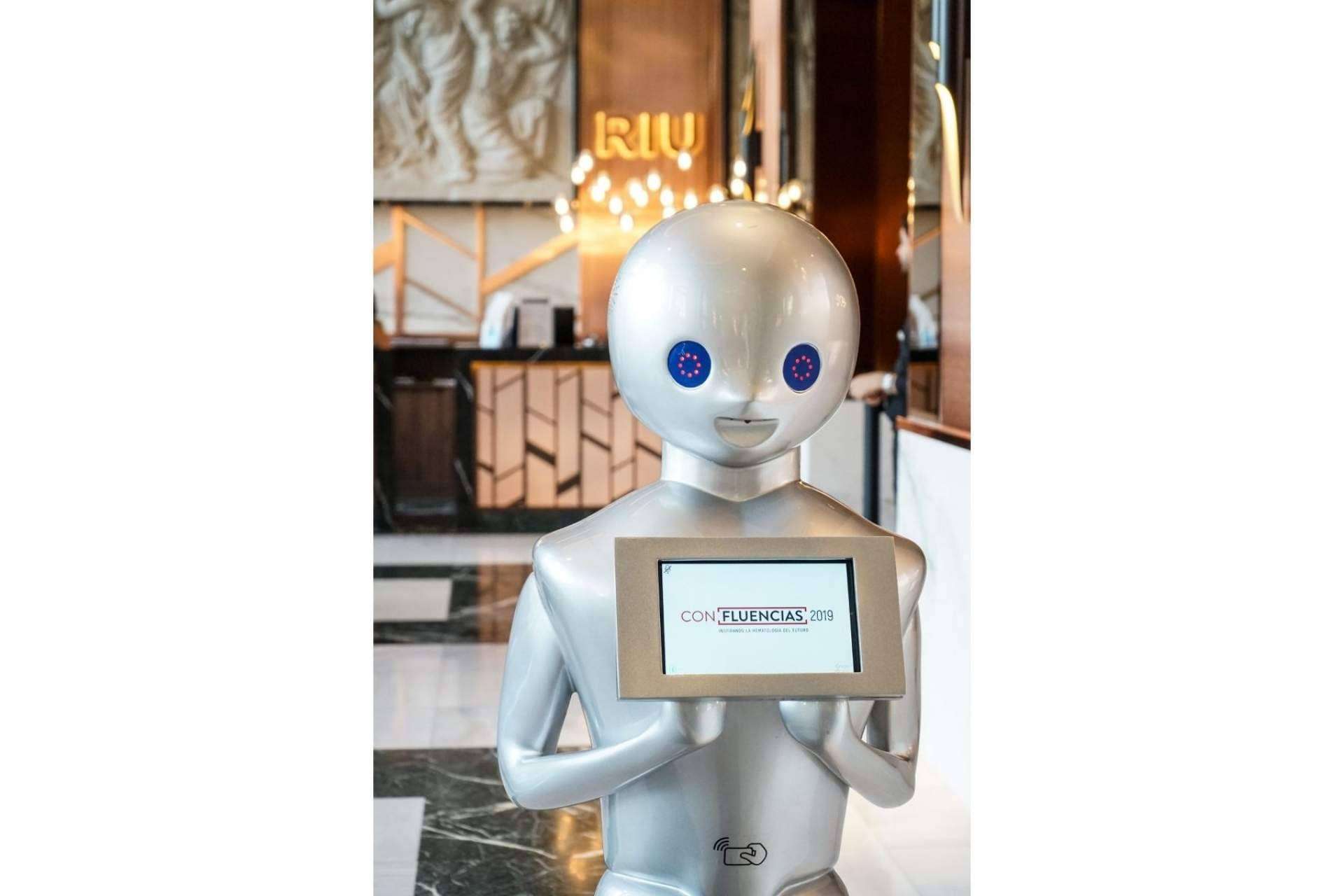 Futura Vive: la recepción de huéspedes en un hotel con el robot recepcionista