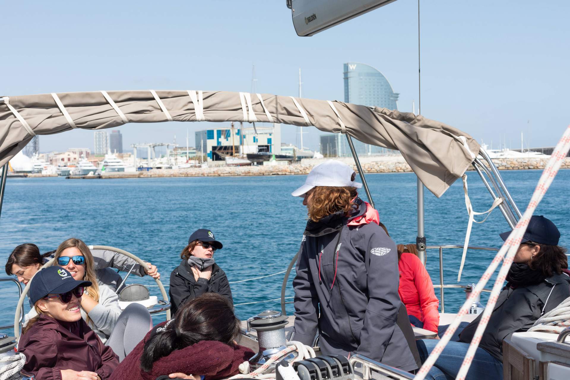 Motivos para disfrutar de las actividades de Alamar Sailing que aprovechan los beneficios del mar para la salud