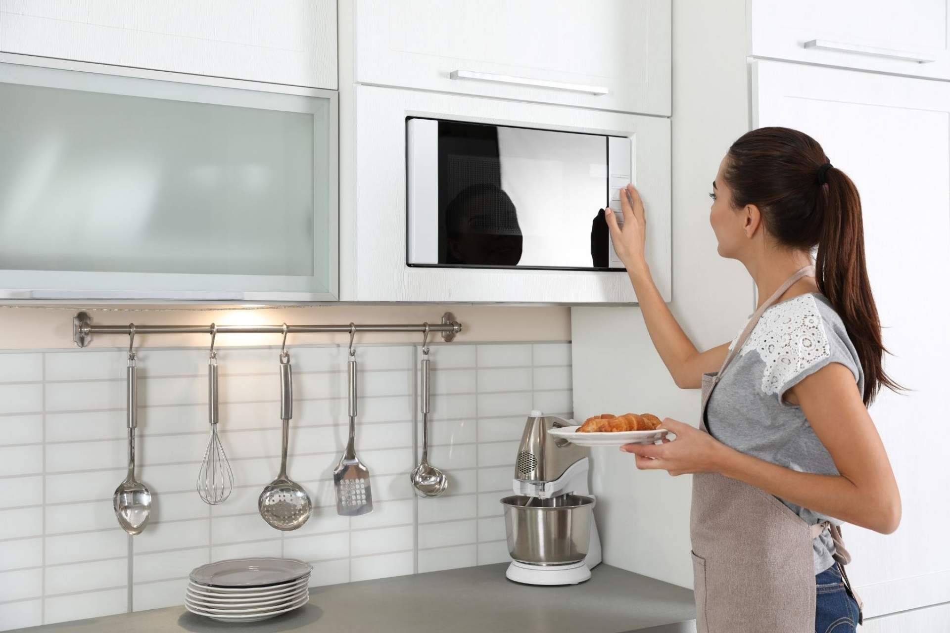 ¿Cuáles son las diferencias entre un microondas integrable y uno de superficie? TOP Microondas
