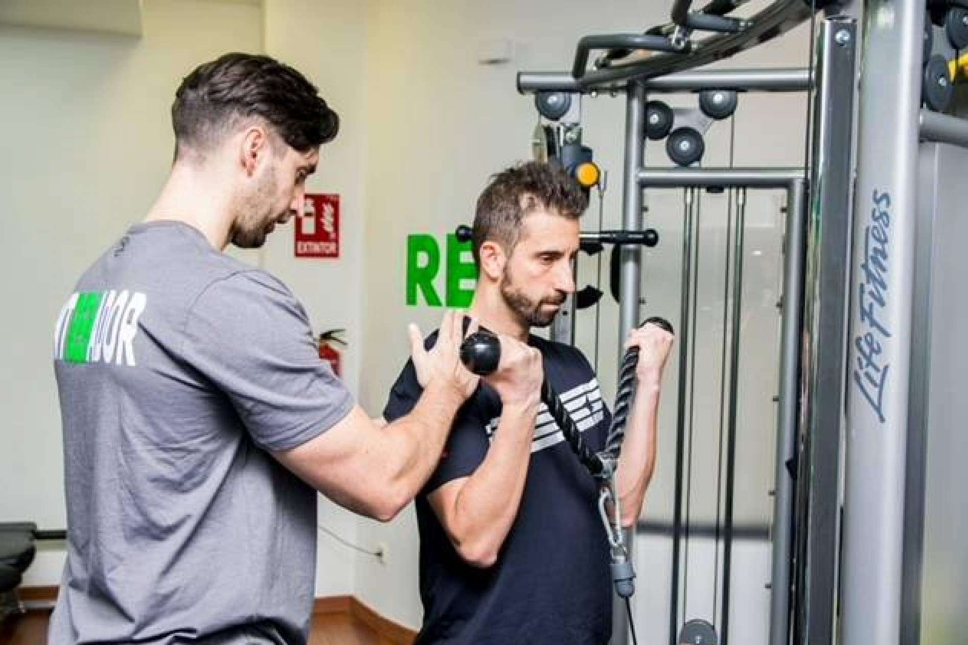 Beneficios de contar con un buen entrenador personal que se adapte a las necesidades, por Rencoach