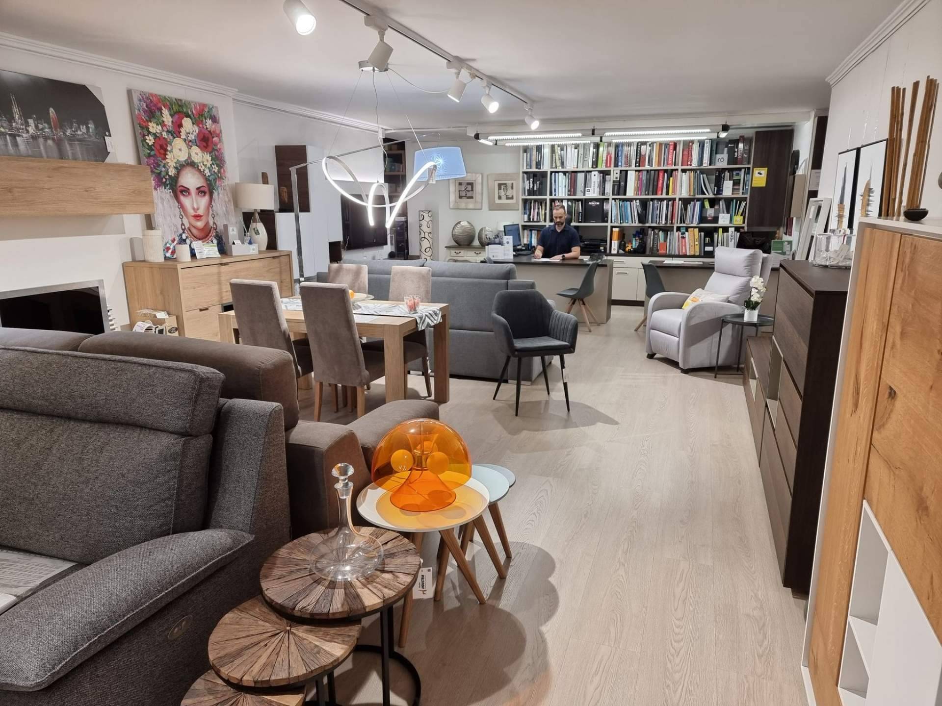 Muebles Industrias, con siete décadas de historia, se consolida como una de las tiendas de muebles con más antigüedad en Barcelona