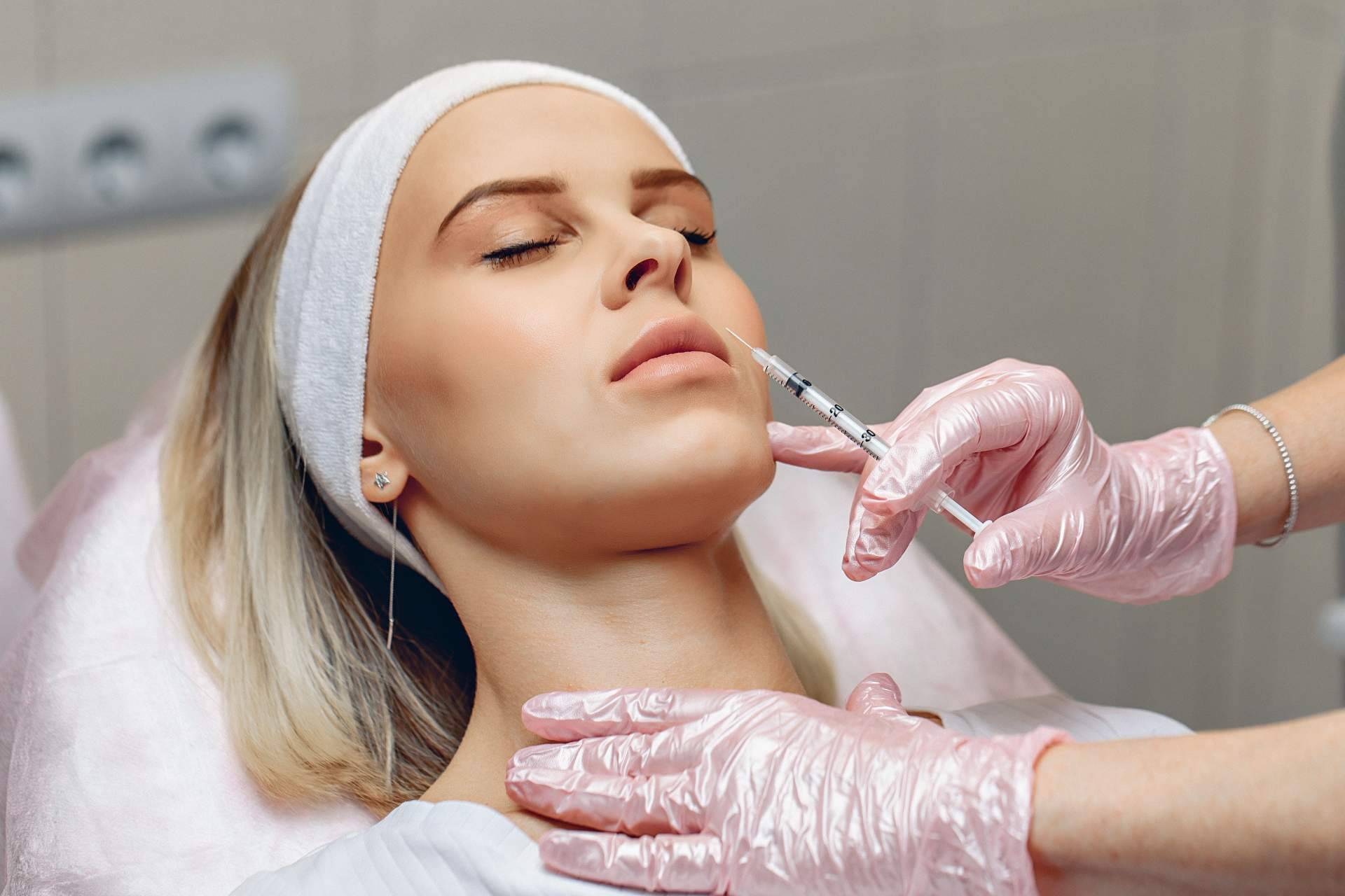 ABB Medicina Estética: eliminación de las bolsas de los ojos mediante tratamiento con ácido hialurónico