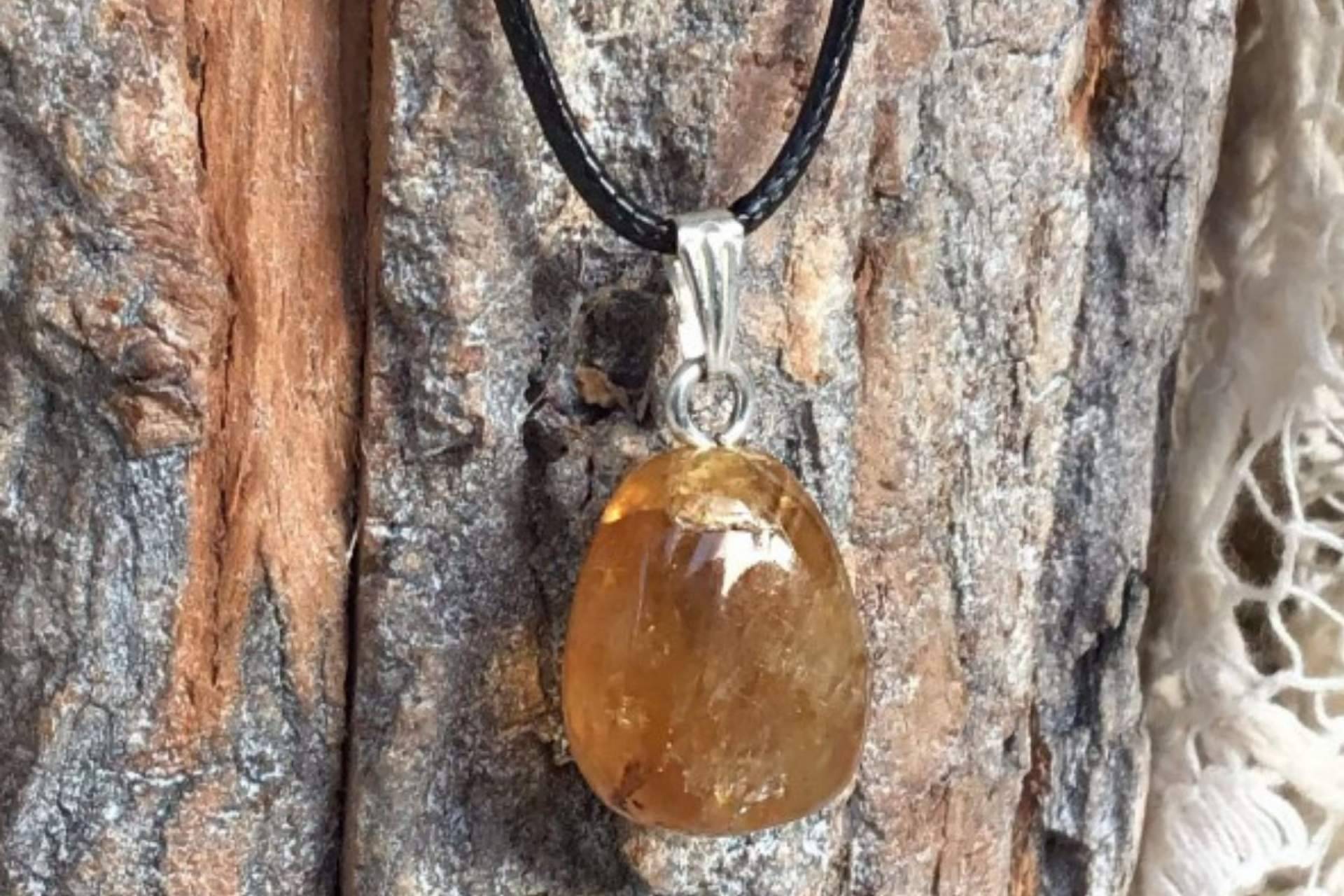 Los beneficios de los colgantes y pulseras de piedras energéticas de Tierra de Gemas