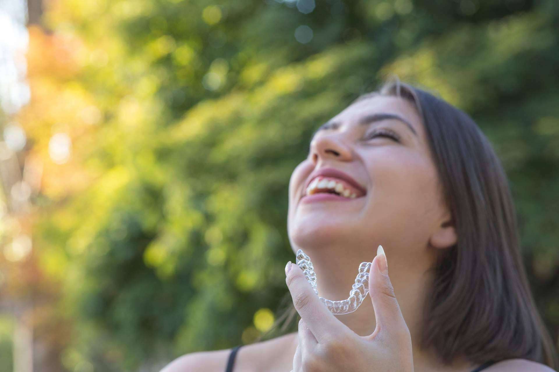 La Clínica Mariana Sacoto Navia destaca los beneficios del tratamiento Invisalign