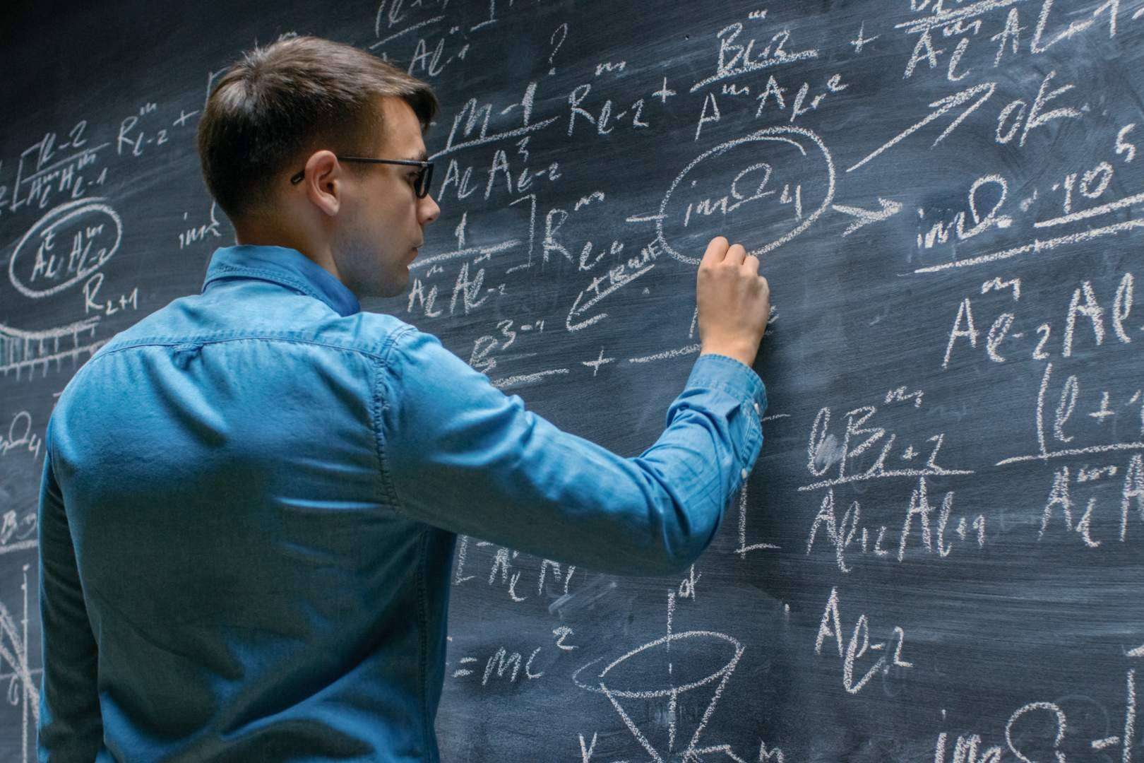Metaaprendizaje en matemáticas y ciencias, una guía para rediseñar la educación matemática y científica
