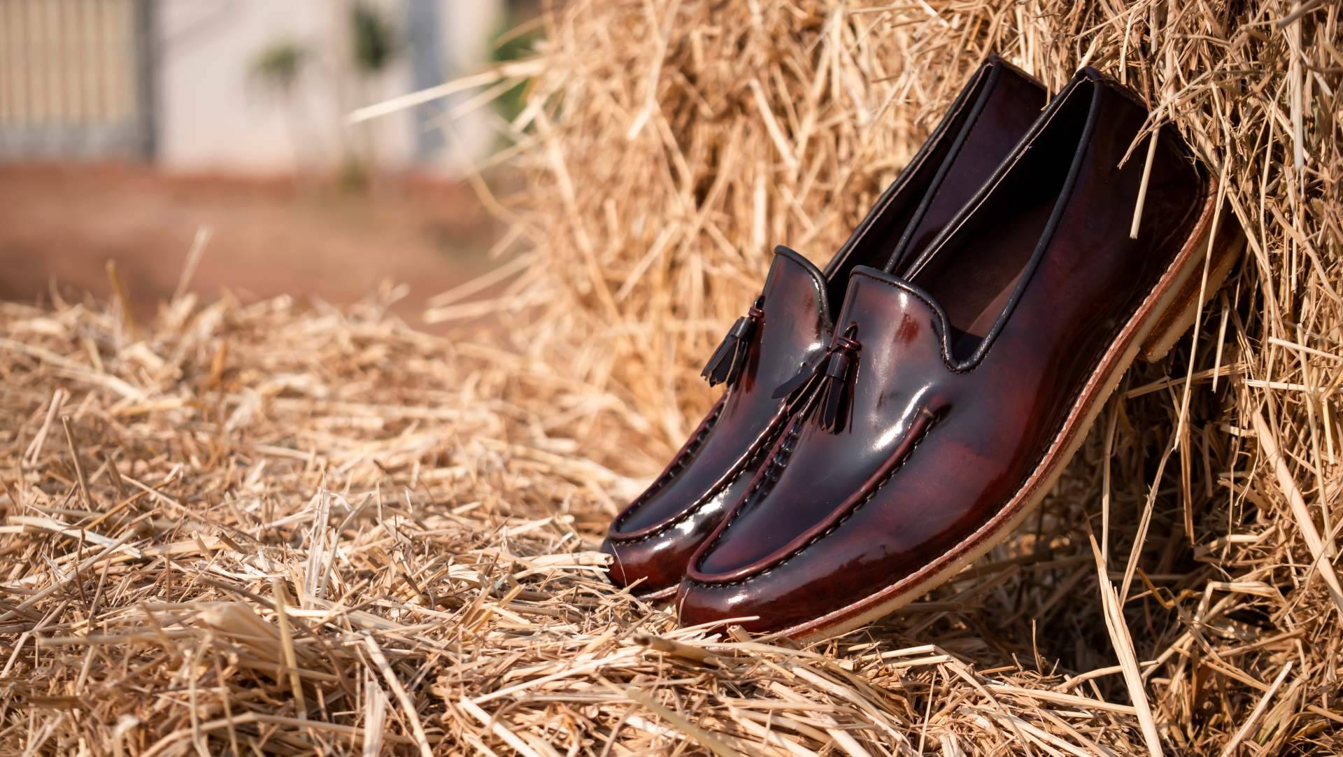 El dedicado proceso de la confección artesanal de zapatos, por el maestro Ortiz & Reed