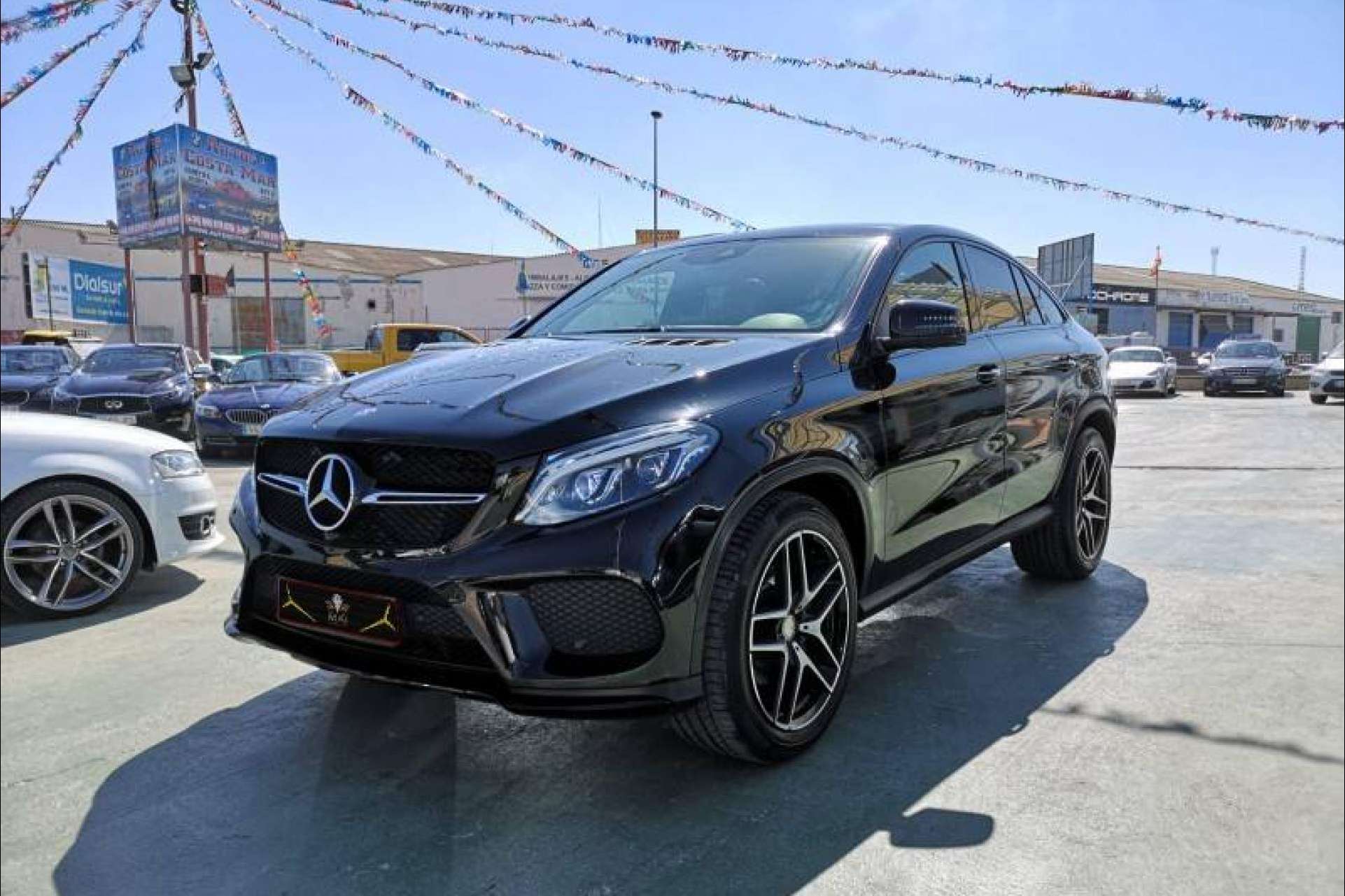 Alquilar Mercedes GLE Coupe o alquilar AUDI R8 Spyder en Rent Car Deluxe