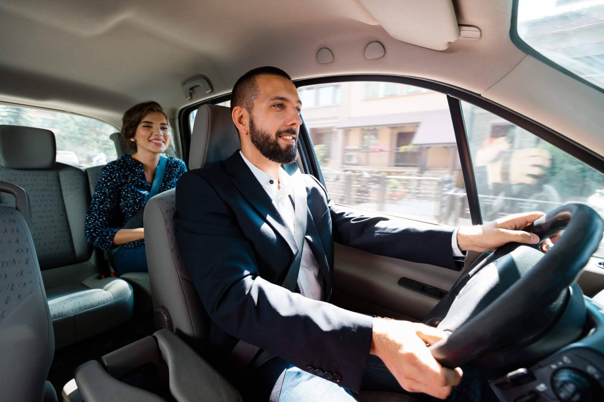 La empresa Taxis Castelldefels ofrece un servicio de taxi en Castelldefels