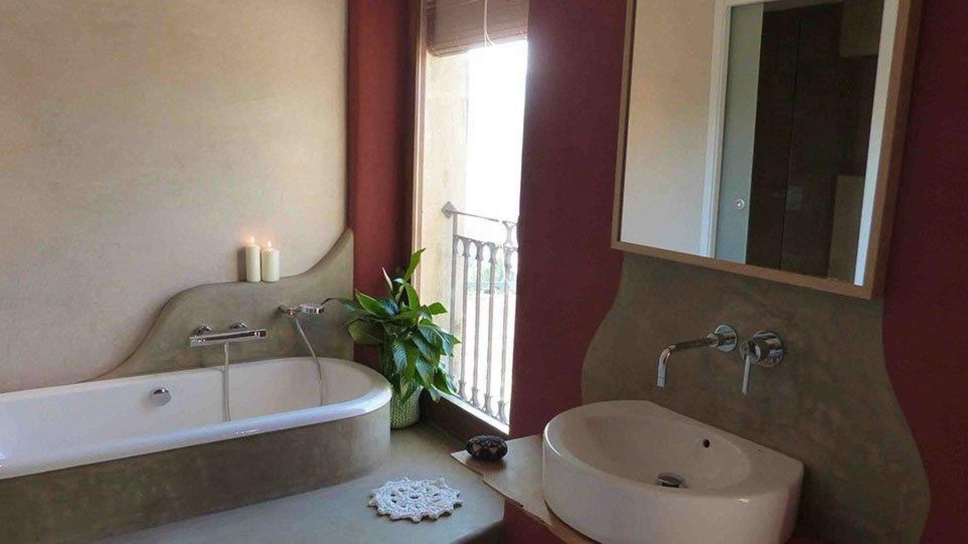 Revestimientos continuos ecológicos para baños en la empresa Easy Tadelakt