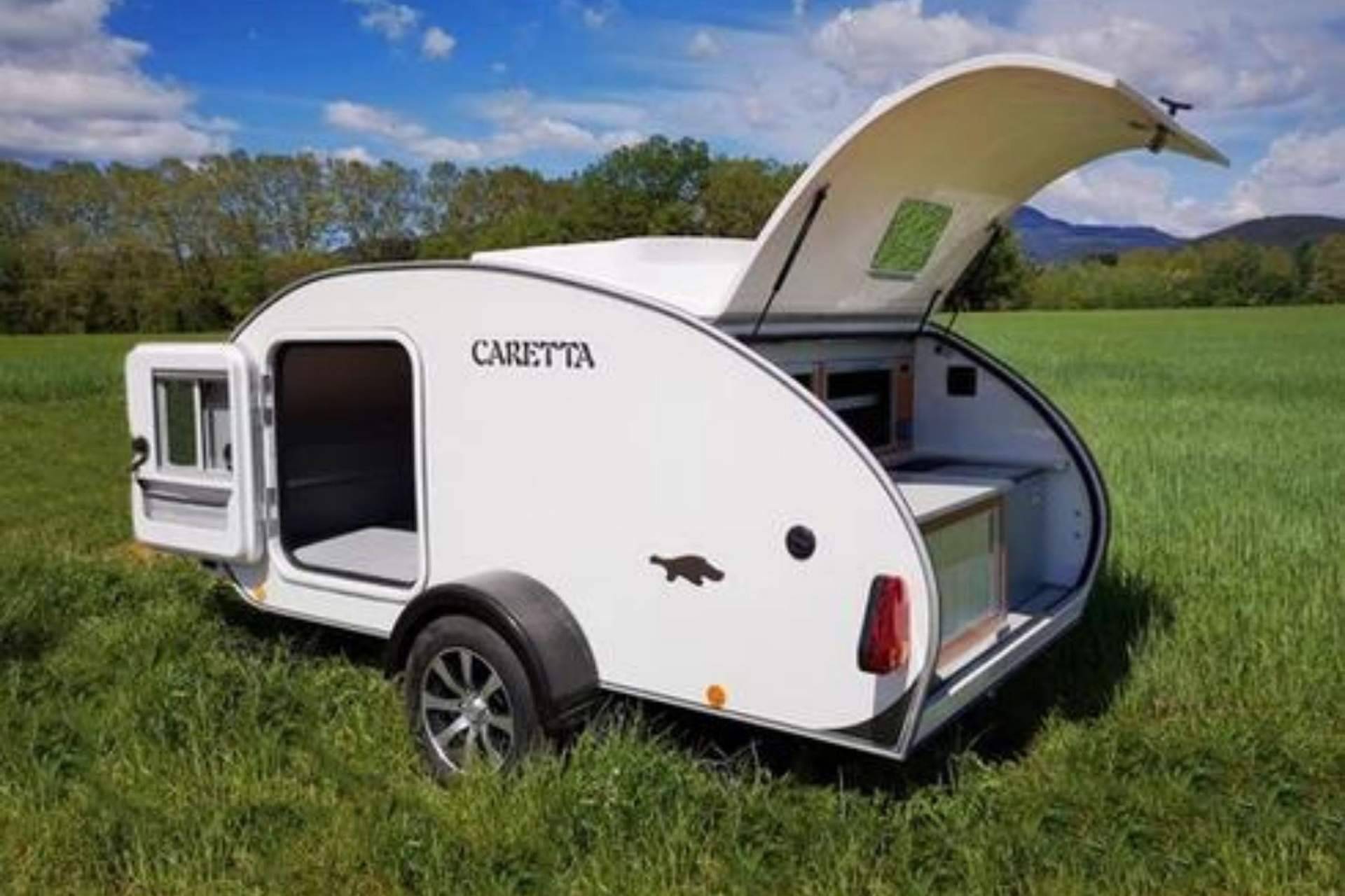 Minicaravanas.com dispone de mini caravanas para realizar viajes románticos