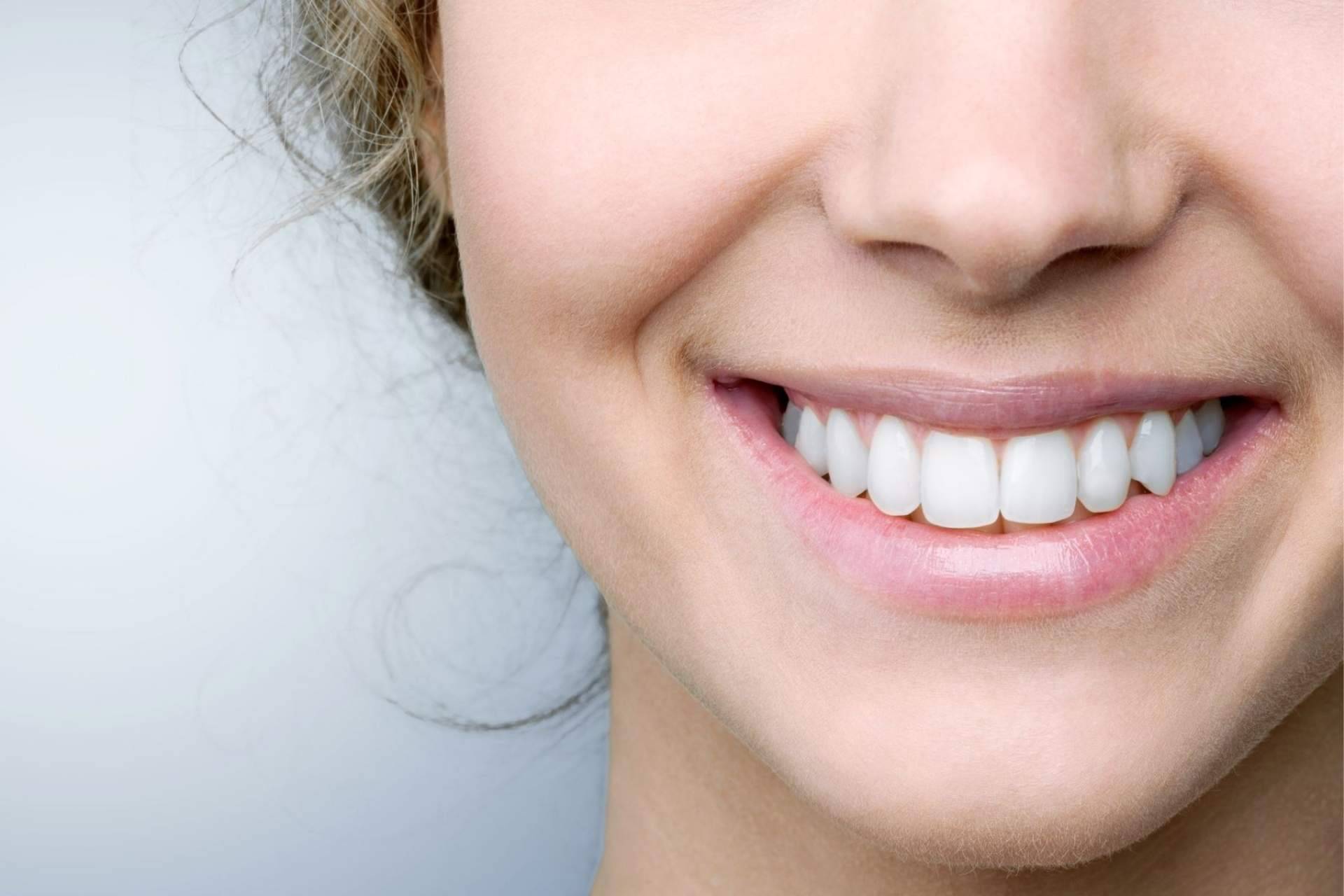 Clínica Viasalud: el efecto rejuvenecedor de la estética dental