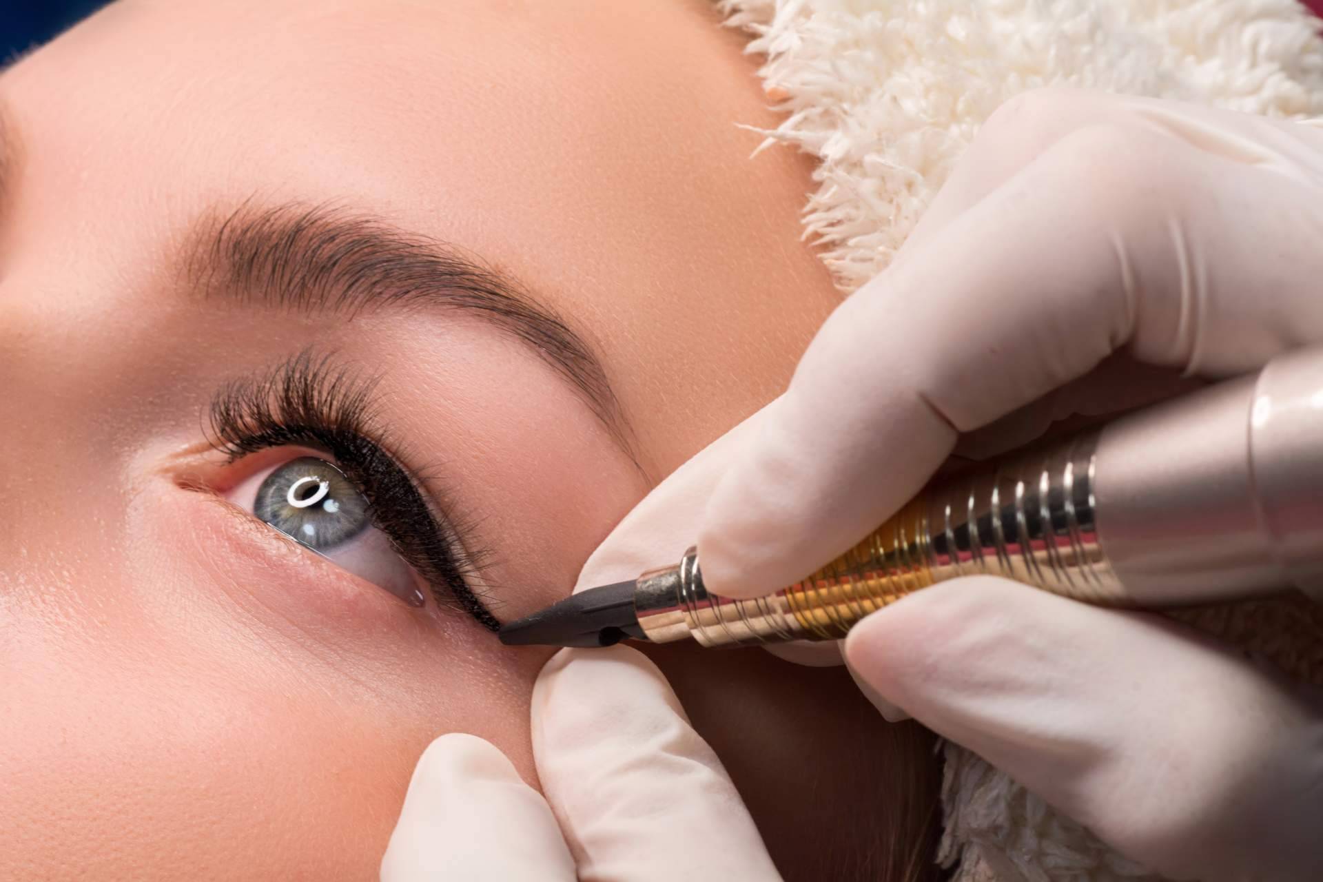 Micropigmentación, el maquillaje permanente en cejas, ojos y labios de Distrito Wellness Concept