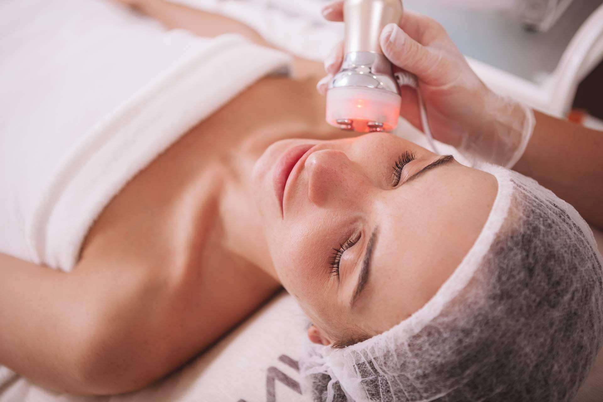 Uno de los mejores métodos no invasivos para rejuvenecer la piel es la radiofrecuencia facial
