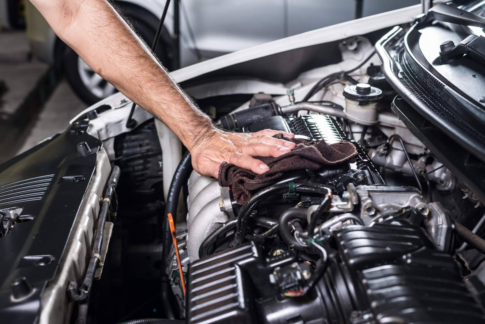 Denikey ofrece una reparación de centralitas de motor profesional