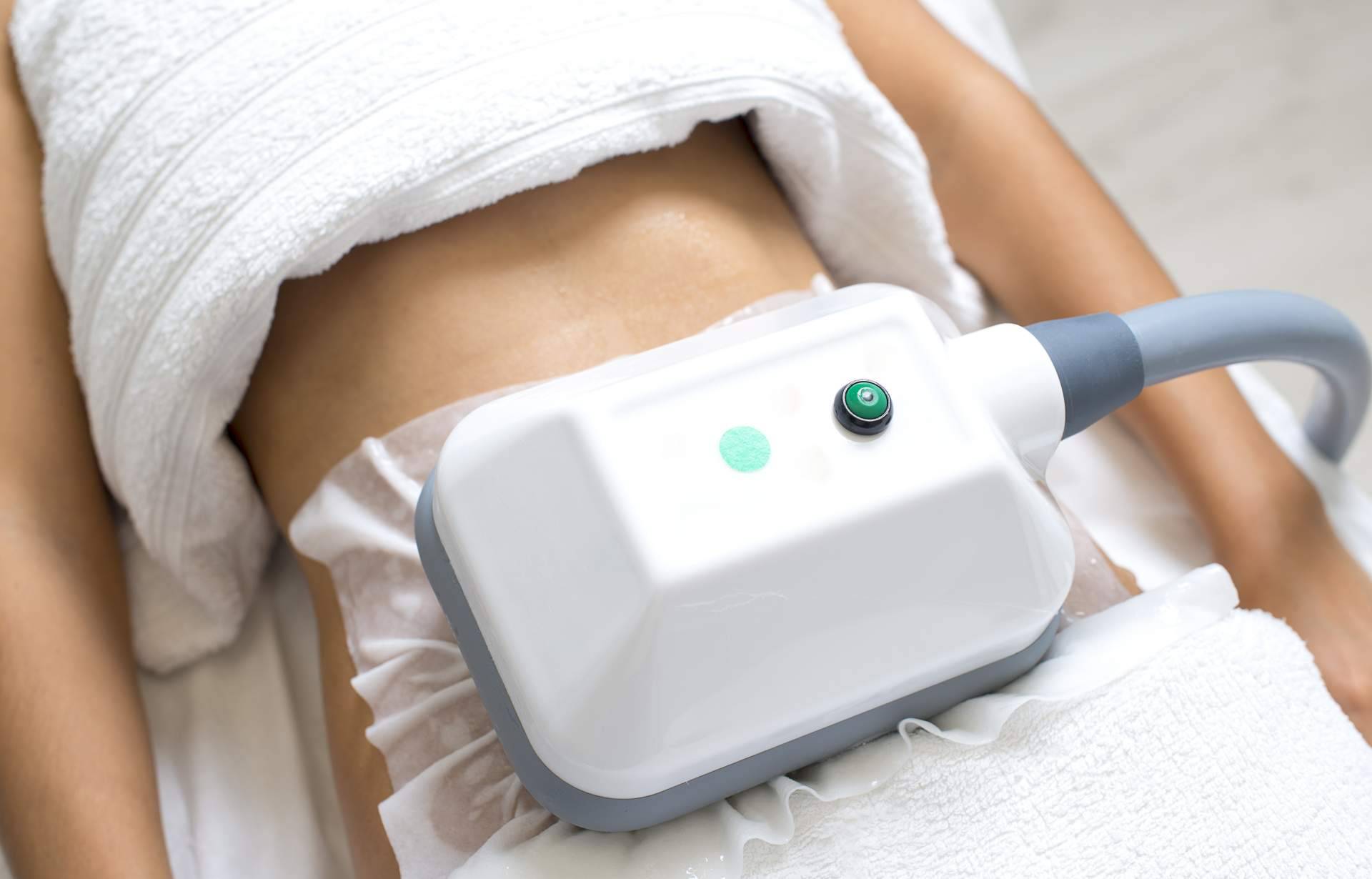 La criolipolisis es la técnica indicada por Femme para eliminar los excesos de grasa de las vacaciones