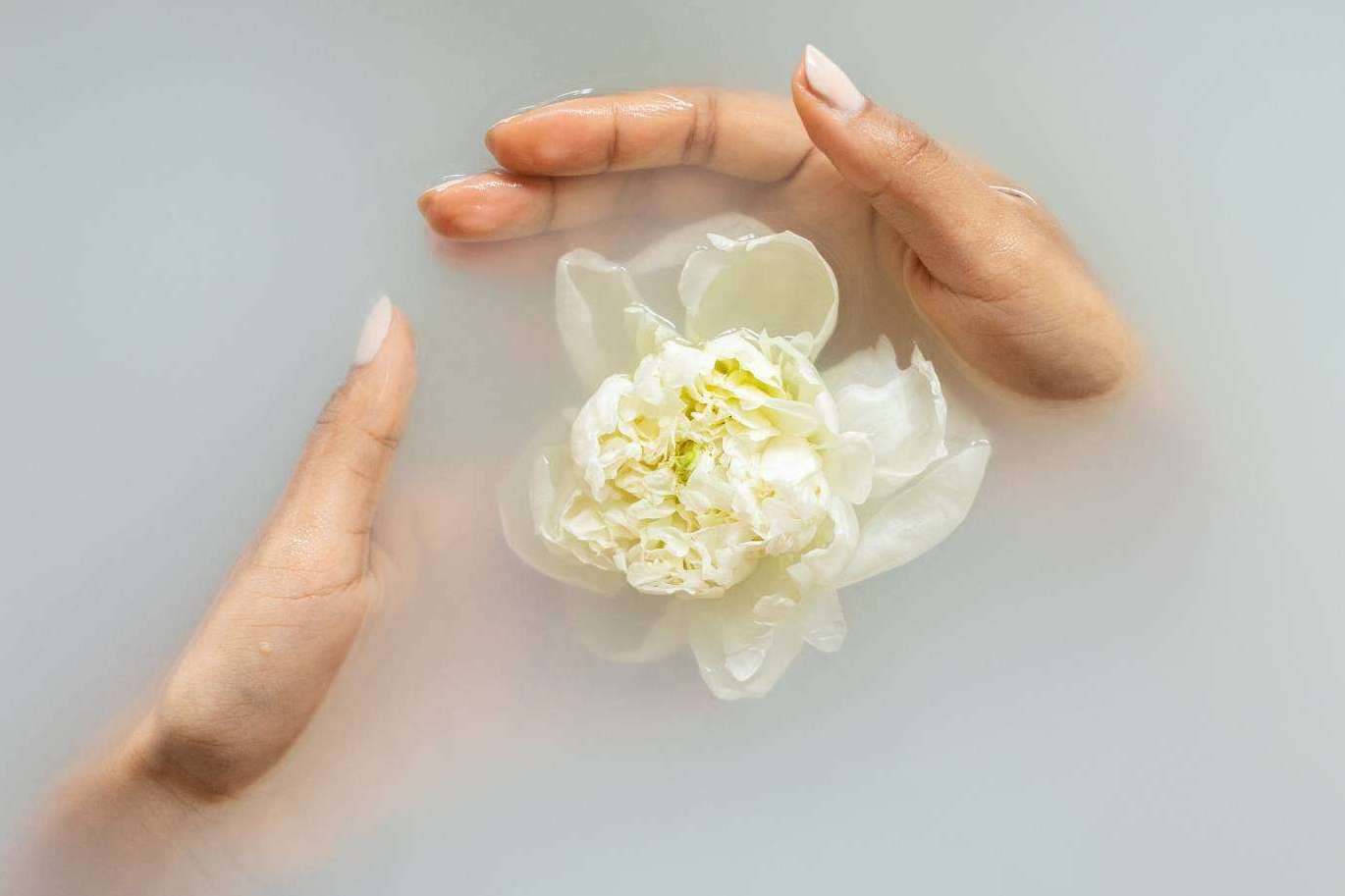 Tips para mantener una manicura bonita en verano con Kunal Cosmetics