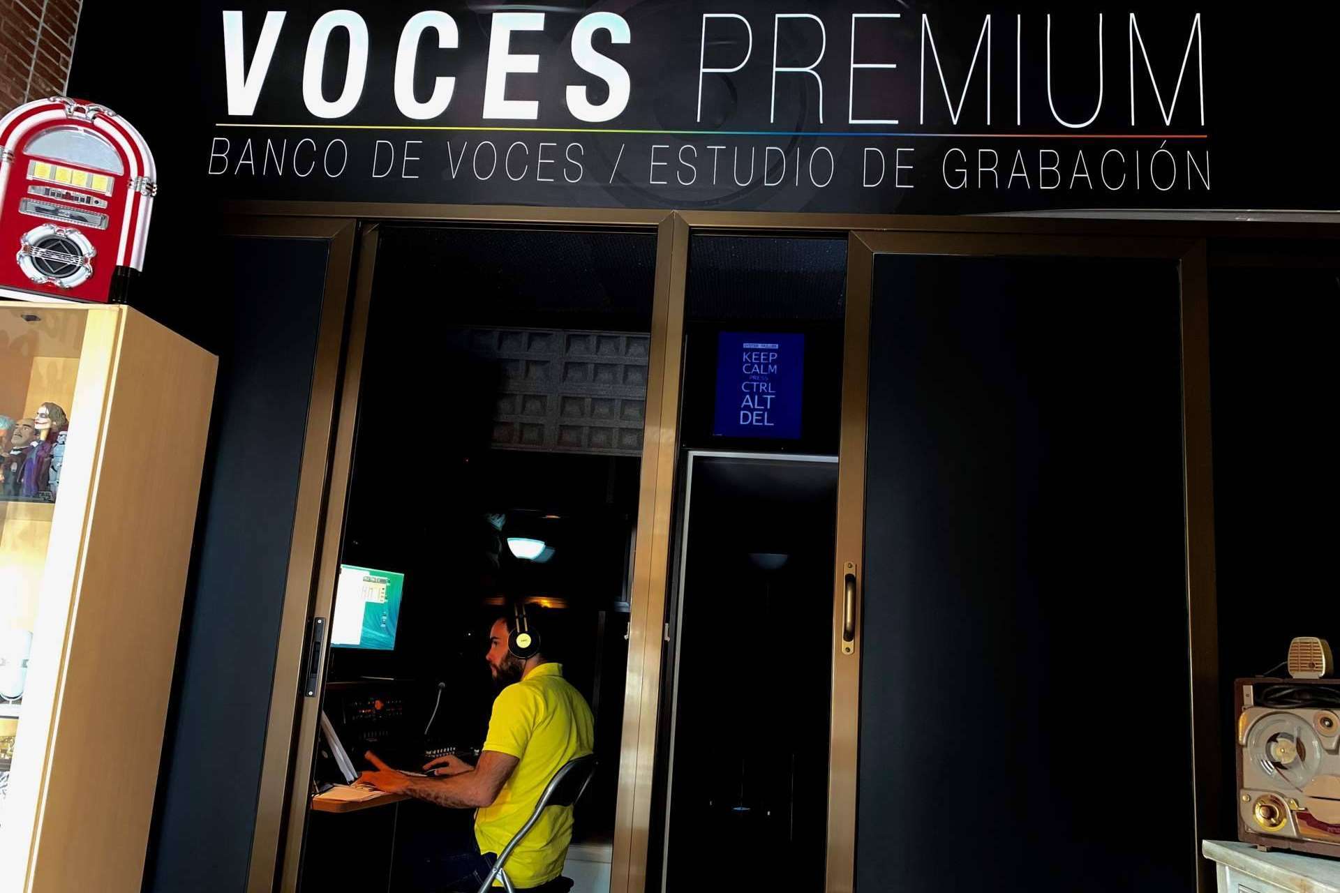 ¿Cuál es el primer banco de voces en España?: Voces Premium