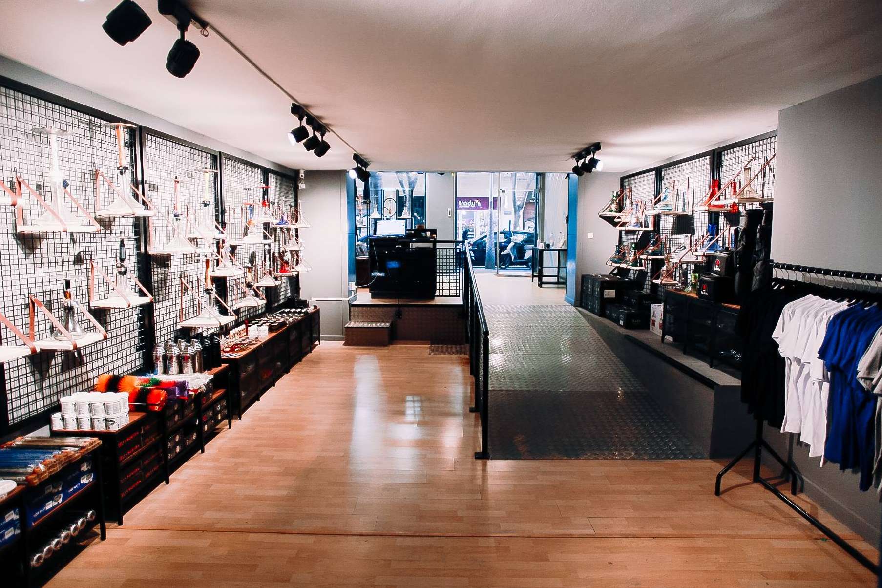 La tienda especializada en cachimba Bakkali Shisha Shop aterriza en Barcelona para abrir una segunda tienda física