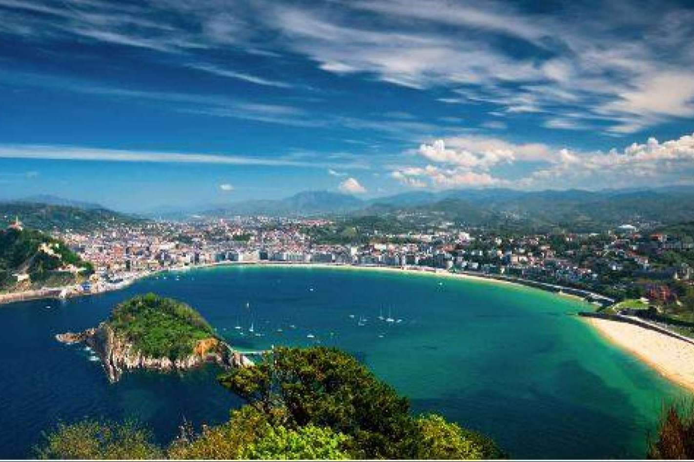 Oportunidad de vivir eventos a bordo por la bahía de San Sebastián con el Catamarán Ciudad San Sebastián