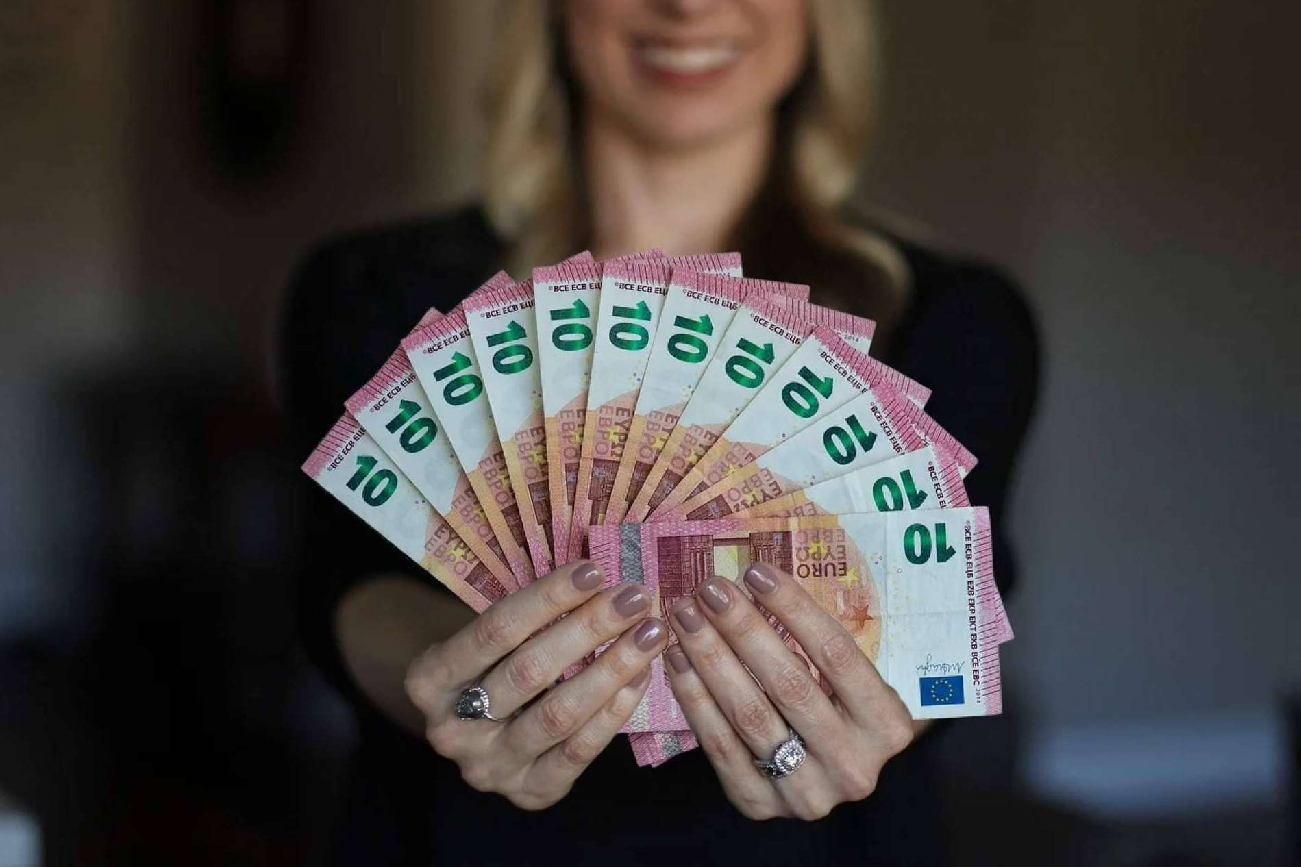 Losmejoresprestamos ofrece asesoramiento a los clientes para poder acceder a una cuenta sin comisiones