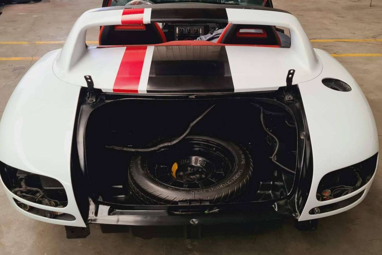Ion Improve y su proyecto de restauración y modificación de un coche Dodge Viper RT 10 Gen 1