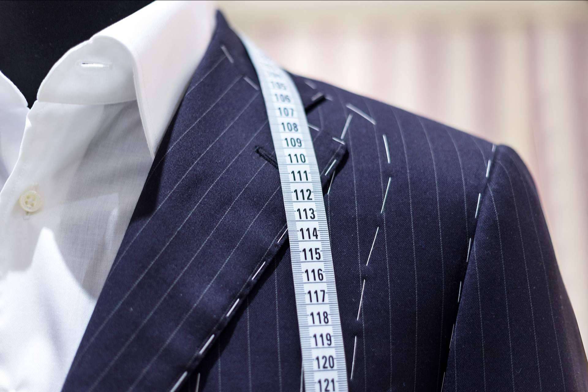 Encontrar un servicio de trajes a medida para hombres y mujeres en Madrid es posible con Sastrería Gentleman