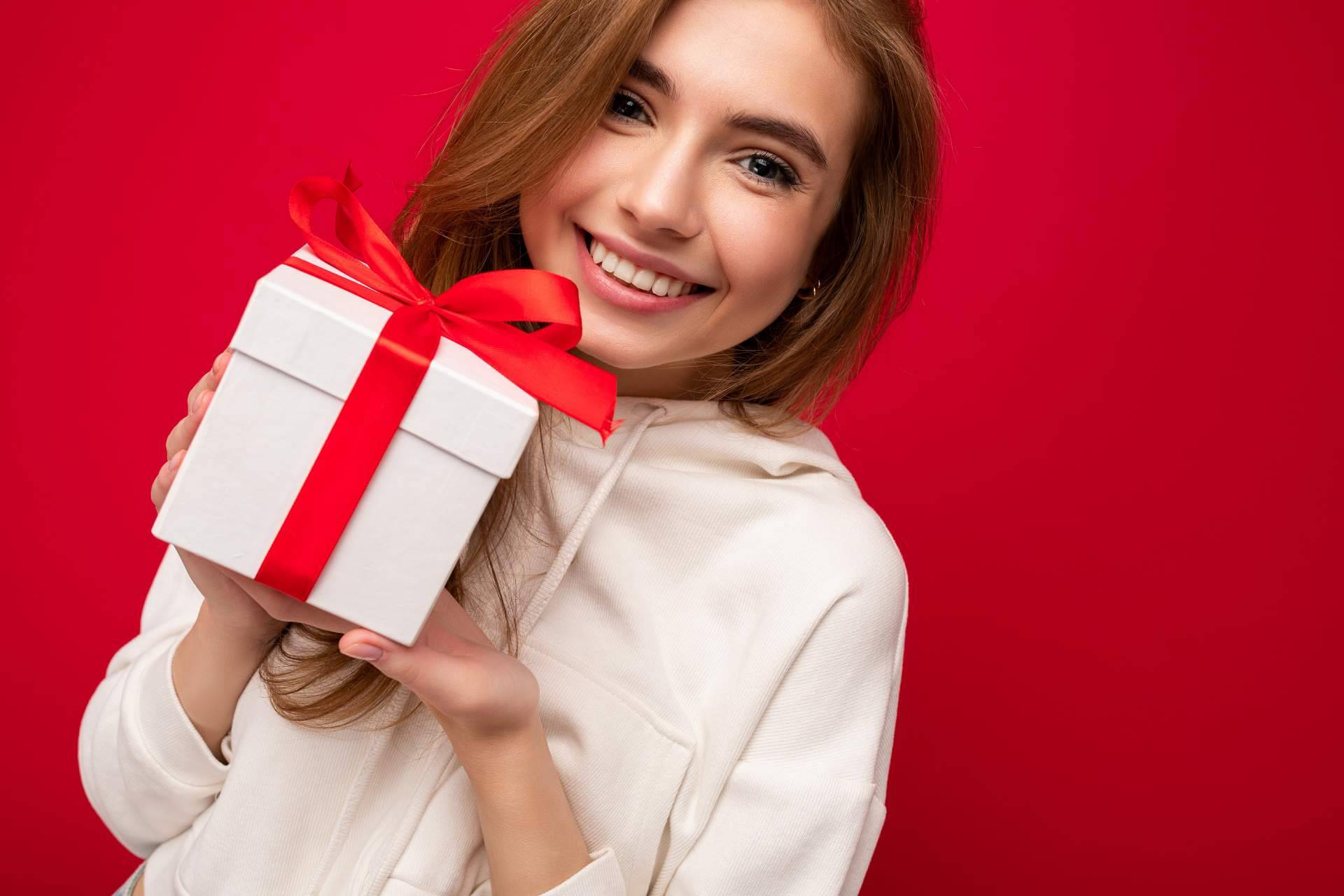 Los packs navideños de regalos de Cosmetics Tenerife incluyen belleza, salud y sonrisa