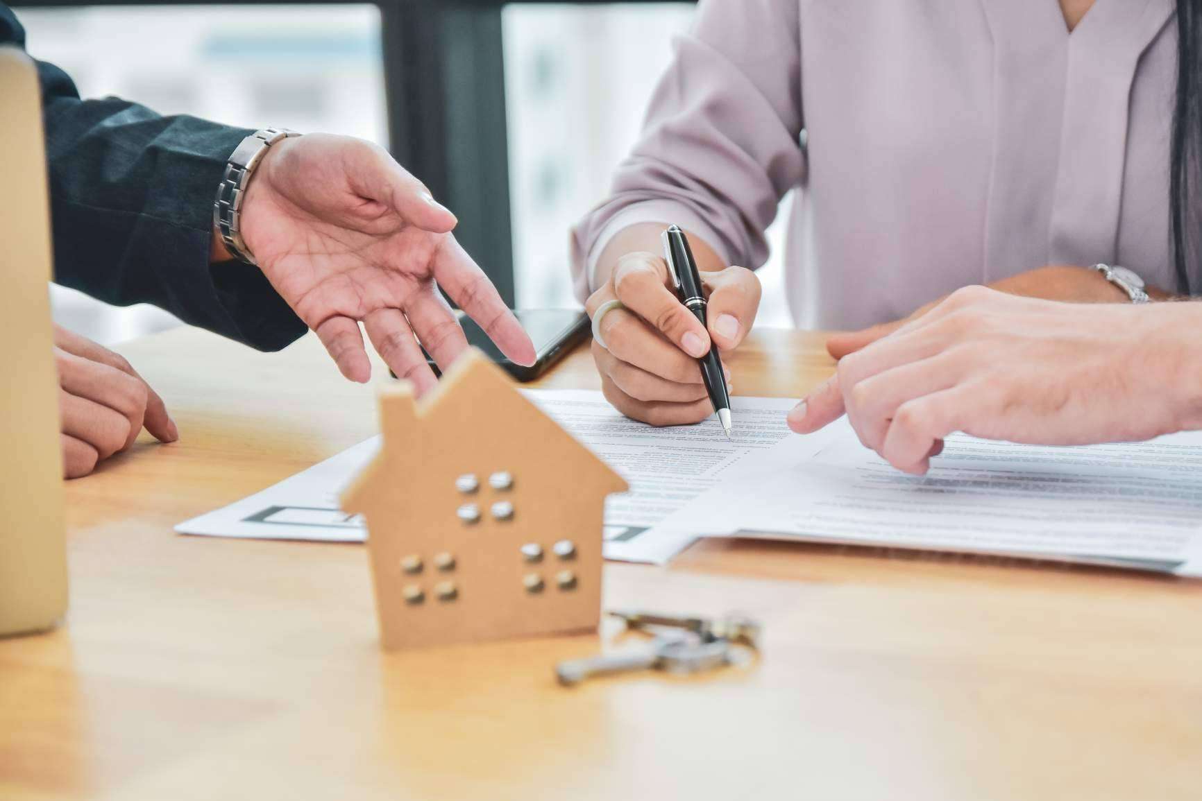 El asesoramiento que ofrece Hipotecas Plus para que se obtenga la hipoteca que se precise y se compre la parte de la vivienda del ex