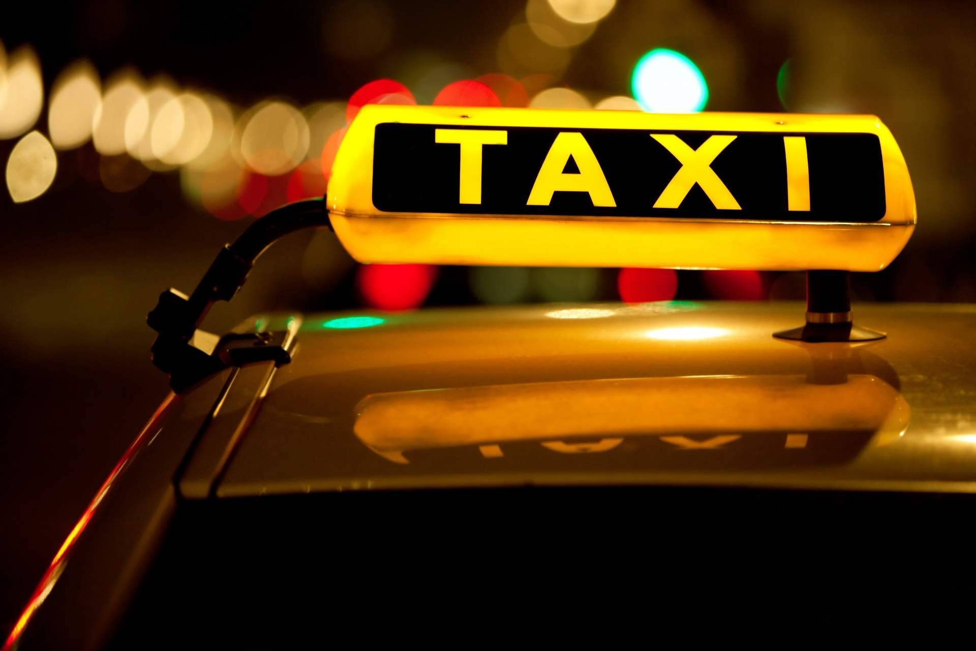 Taxi Málaga Airport Charly transfer 24 hours dispone de un servicio transfer y taxi en Málaga