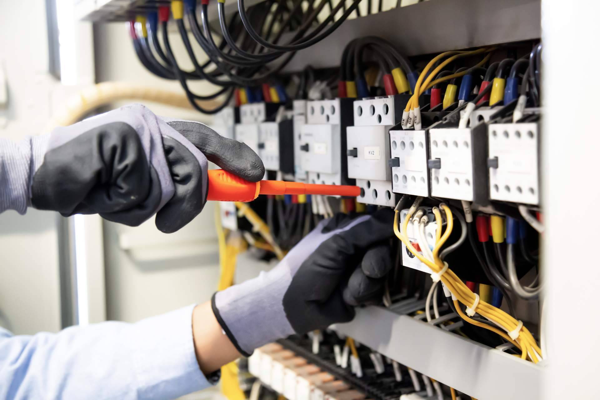 Los magnetotérmicos Schneider Electric del proveedor de material eléctrico industrial Cadenza Electric