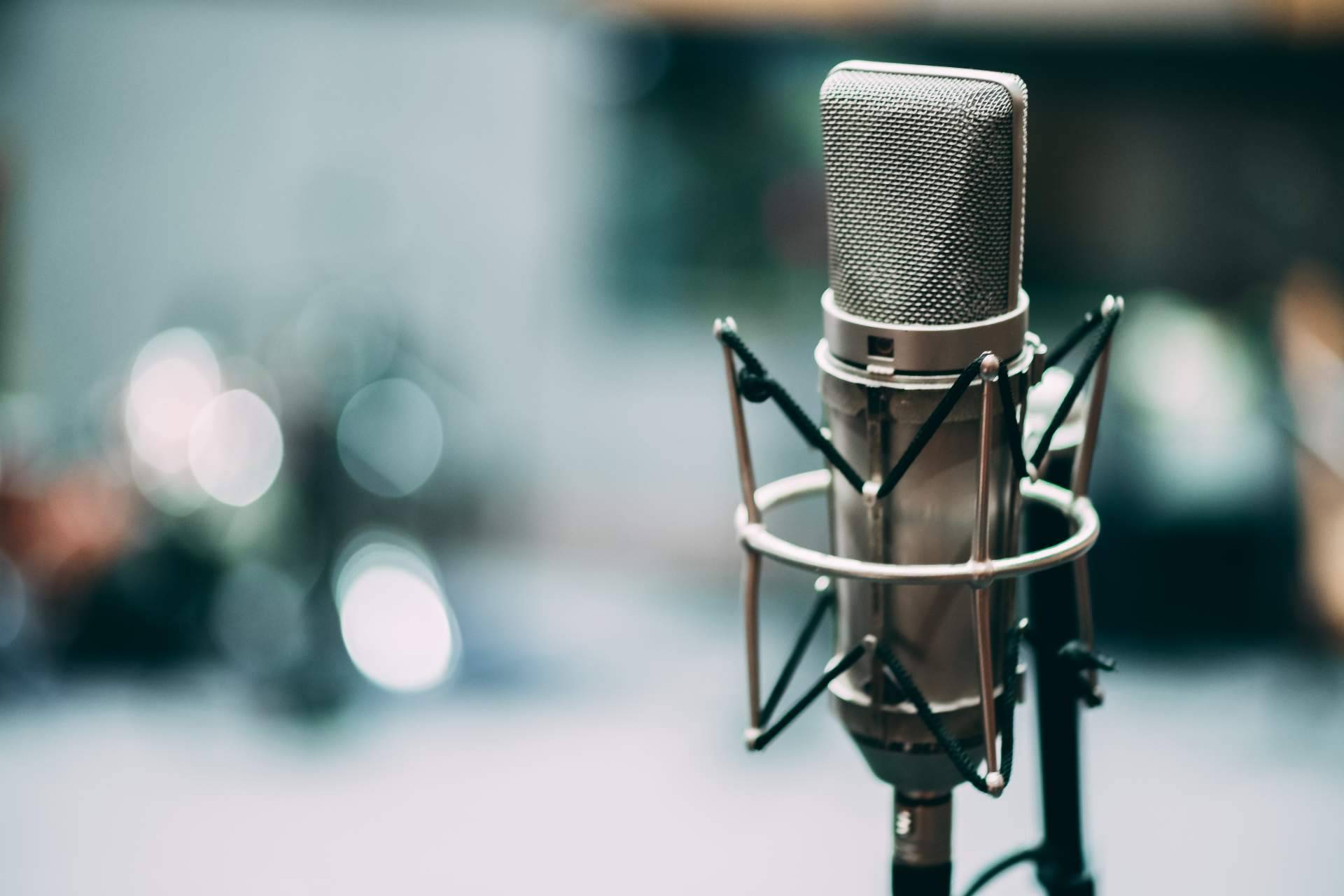 ¿De qué manera se ha adaptado el mundo de la locución a la época post-COVID? Por VOCES EN LA RED