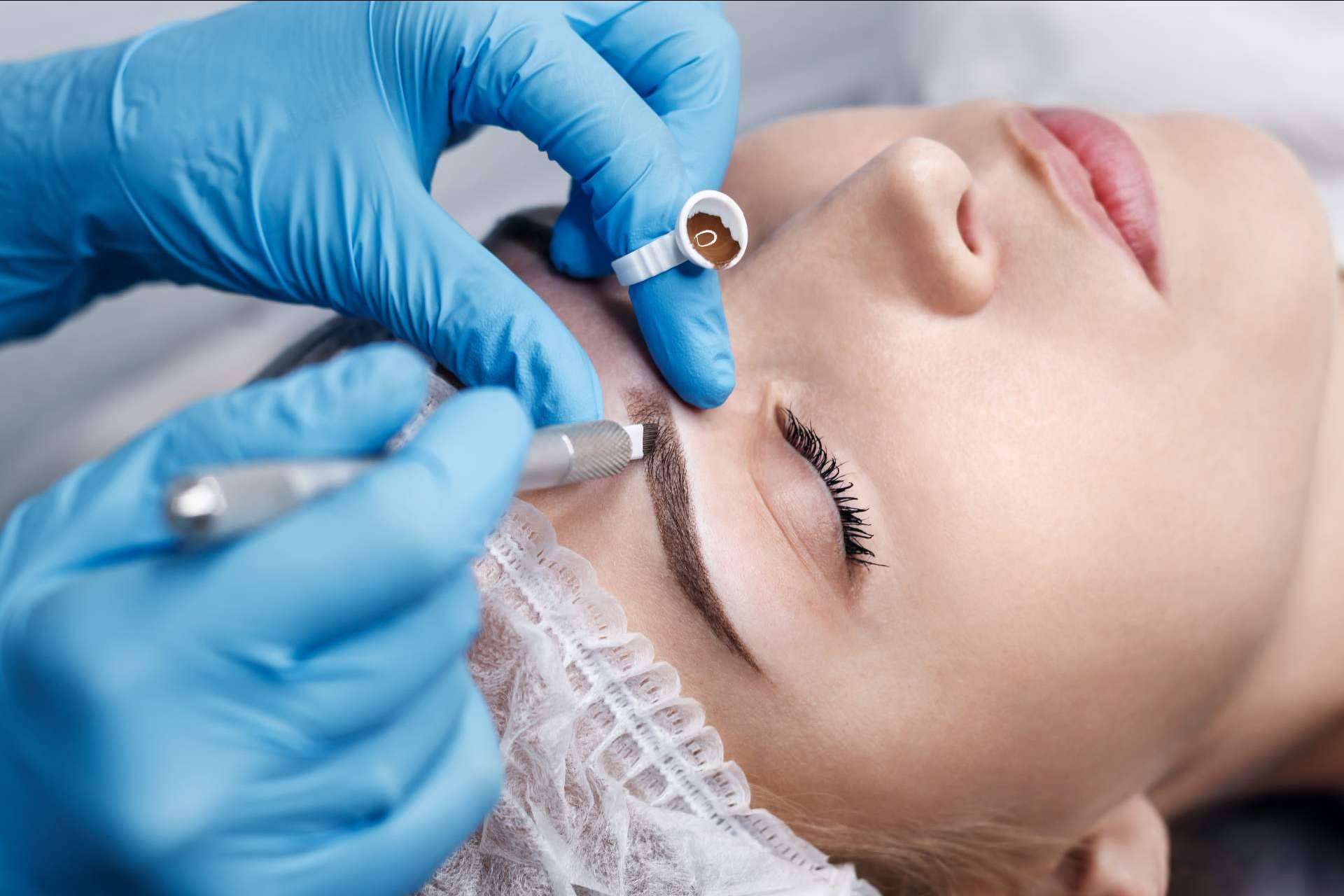 Microblading con la Dra. Lizeth Alba en Valencia