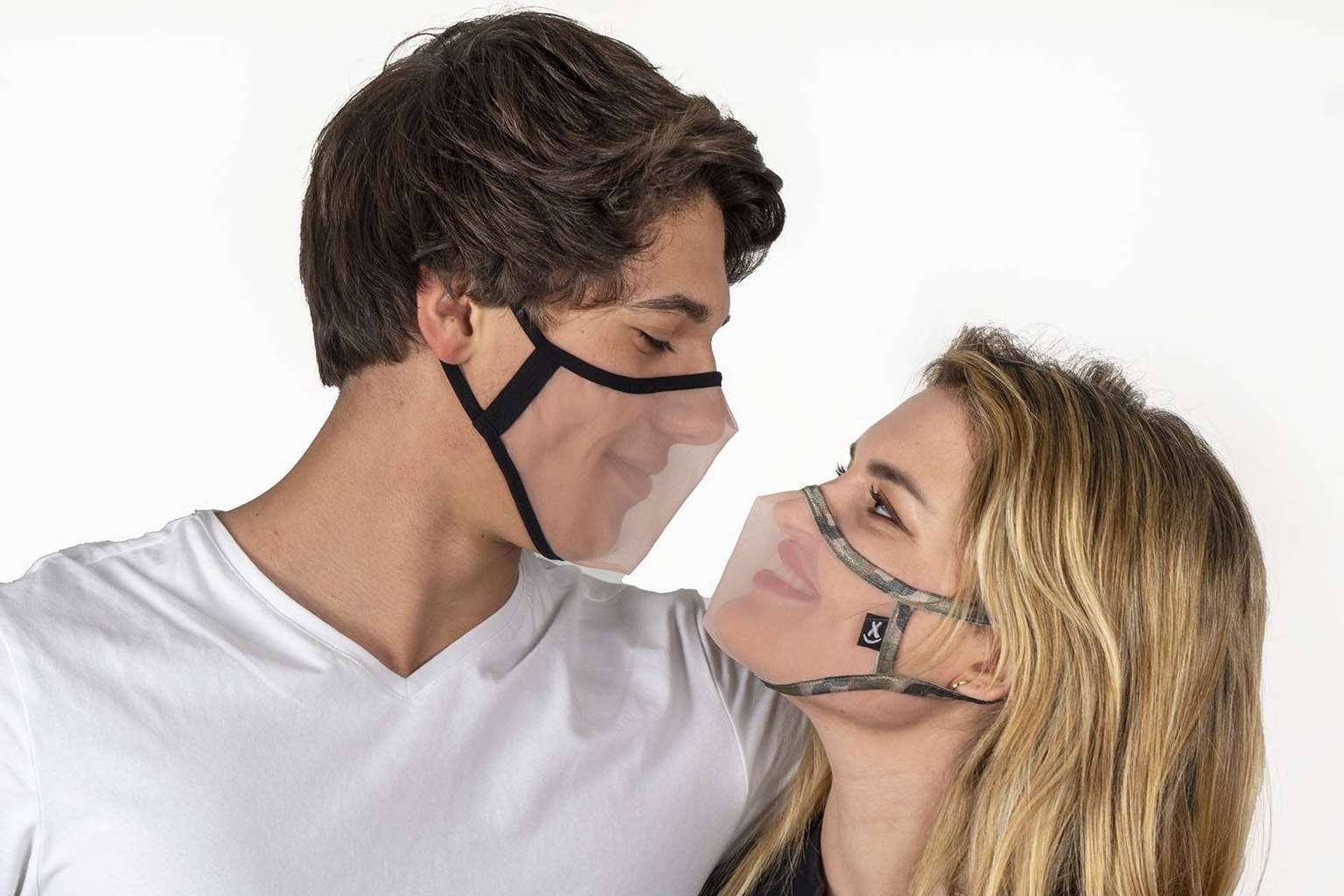 Las mascarillas transparentes de Xula ayudan a las personas con minusvalía auditiva a comunicarse