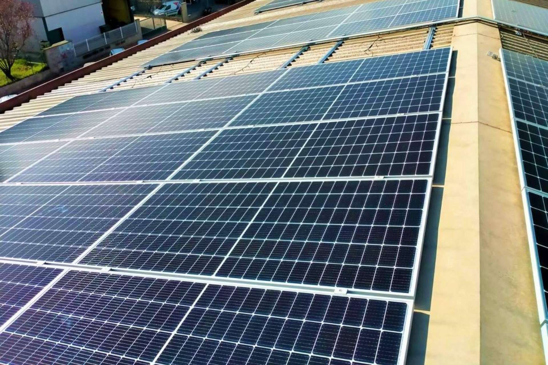 Para las empresas, Energiber propone una estrategia de compra de energía fotovolotaica